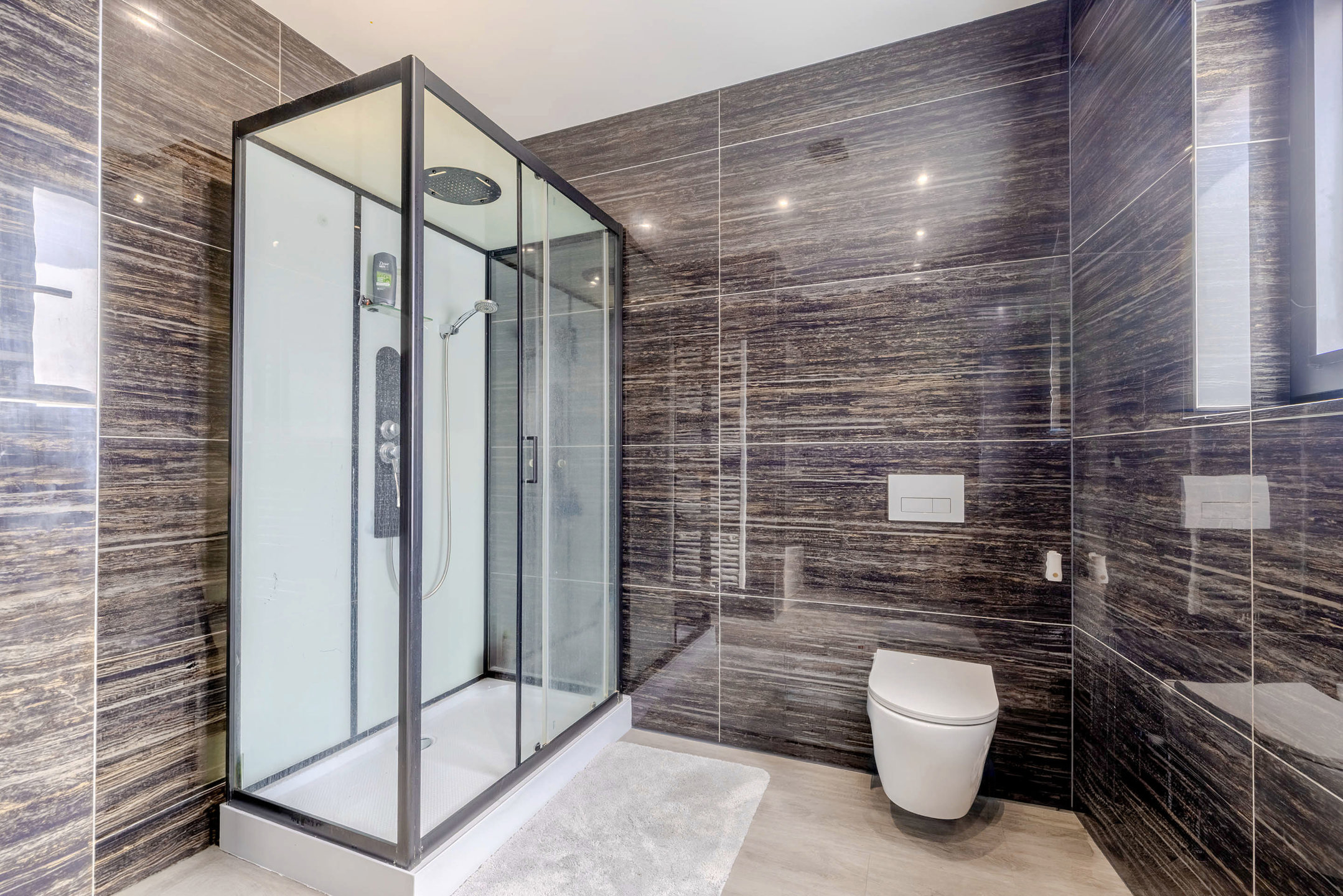 Volledig gerenoveerde woning met 4 slaapkamers en bijgebouw