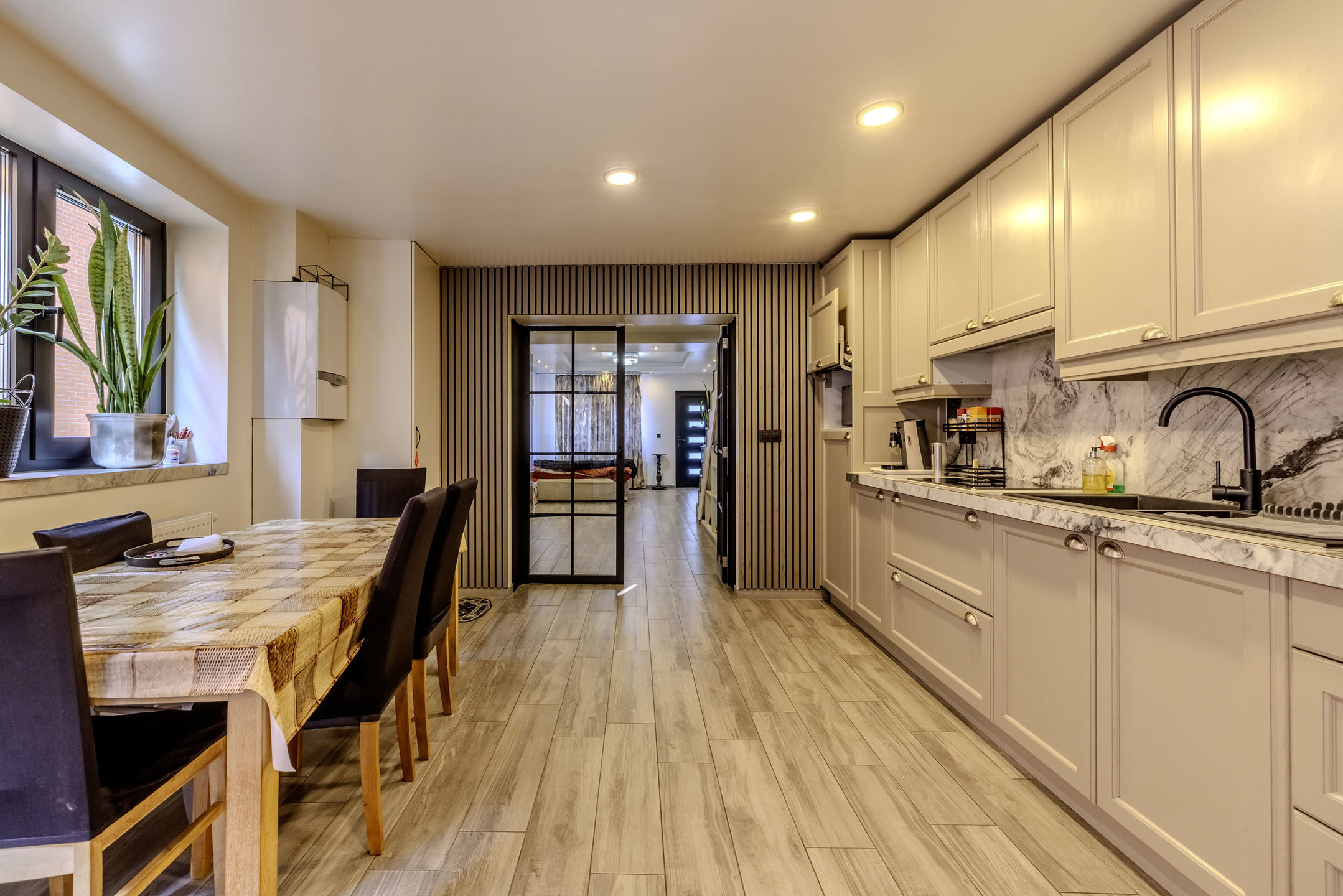 Volledig gerenoveerde woning met 4 slaapkamers en bijgebouw