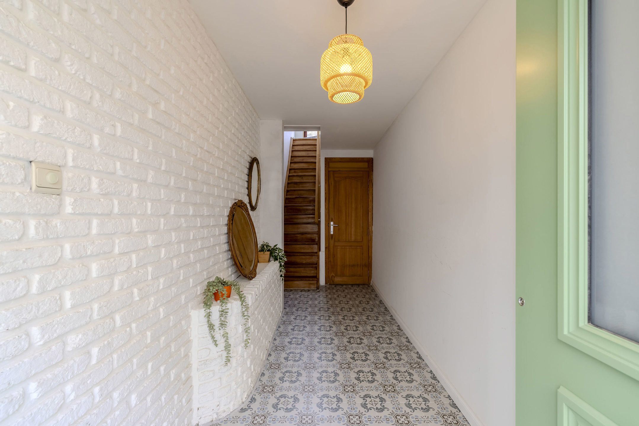 Centraal gelegen bel-etagewoning met 3 parkeerplaatsen!