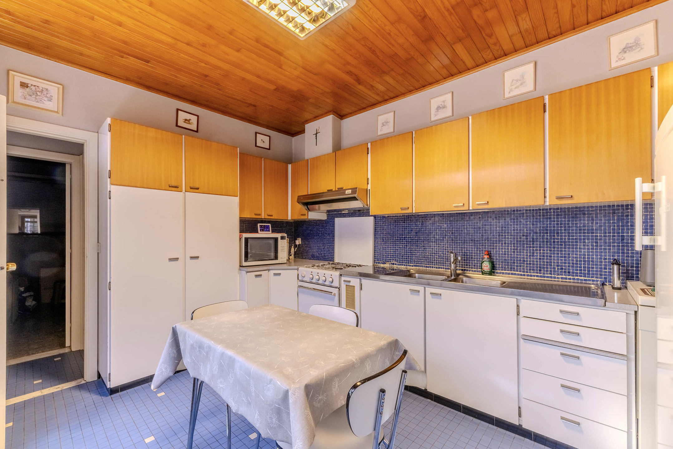 Ruim handelshuis in centrum Gierle op 492 m²!