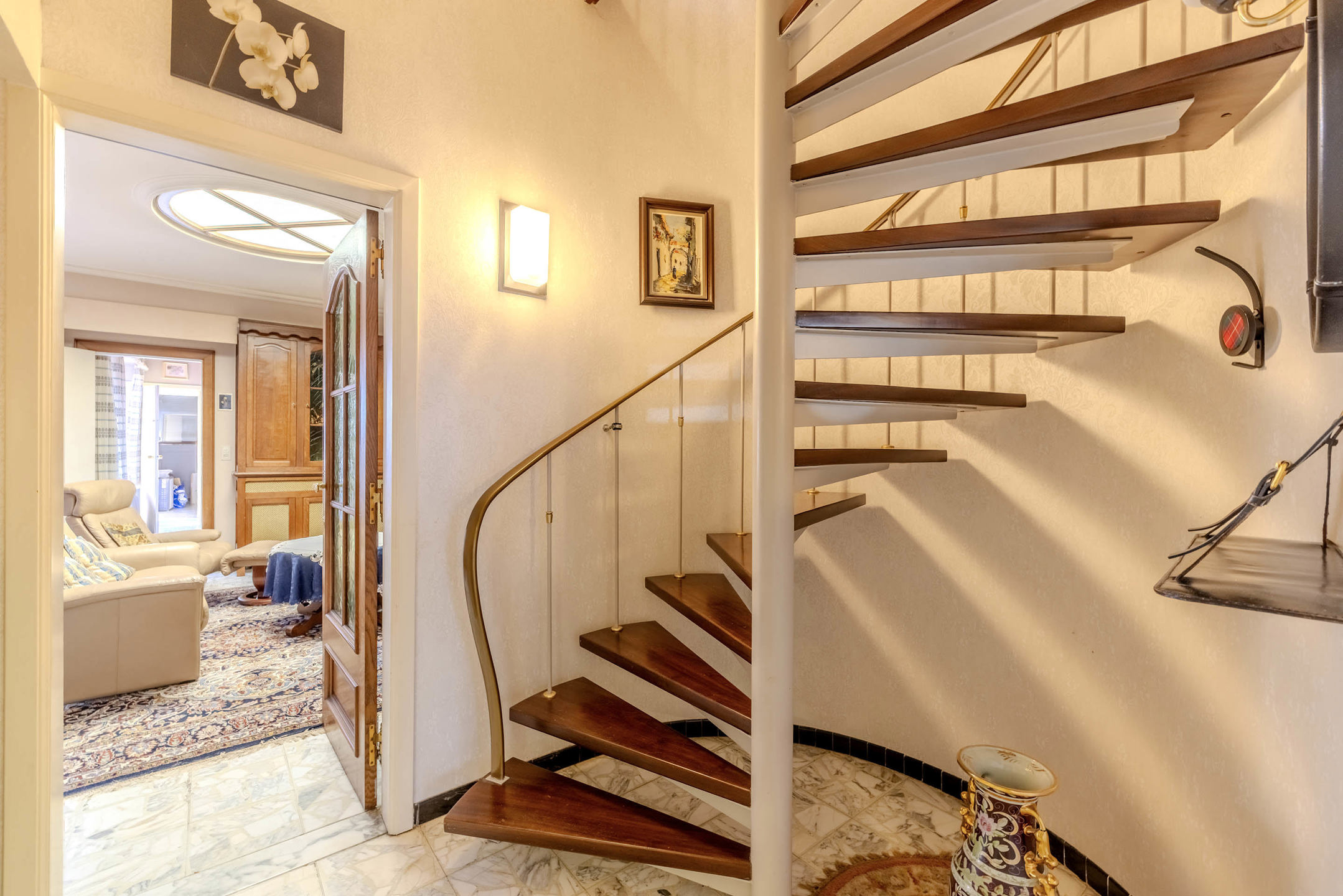 Ruim handelshuis in centrum Gierle op 492 m²!