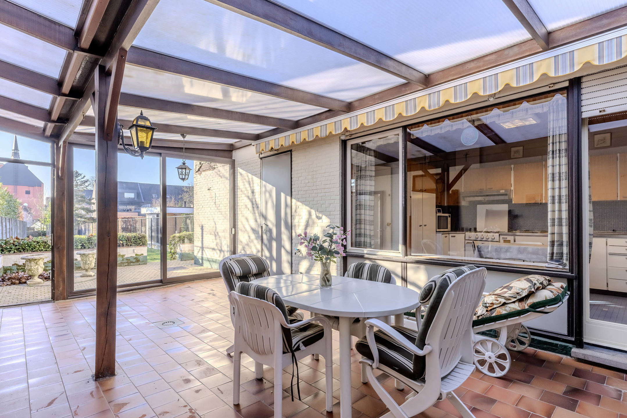 Ruim handelshuis in centrum Gierle op 492 m²!