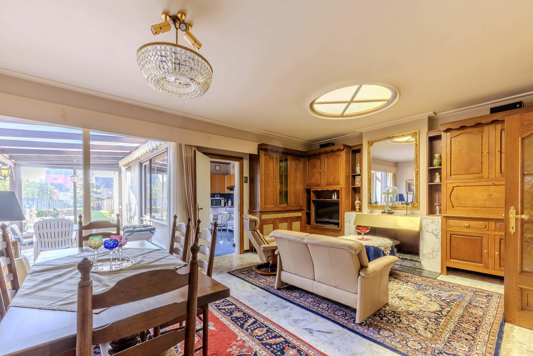 Ruim handelshuis in centrum Gierle op 492 m²!