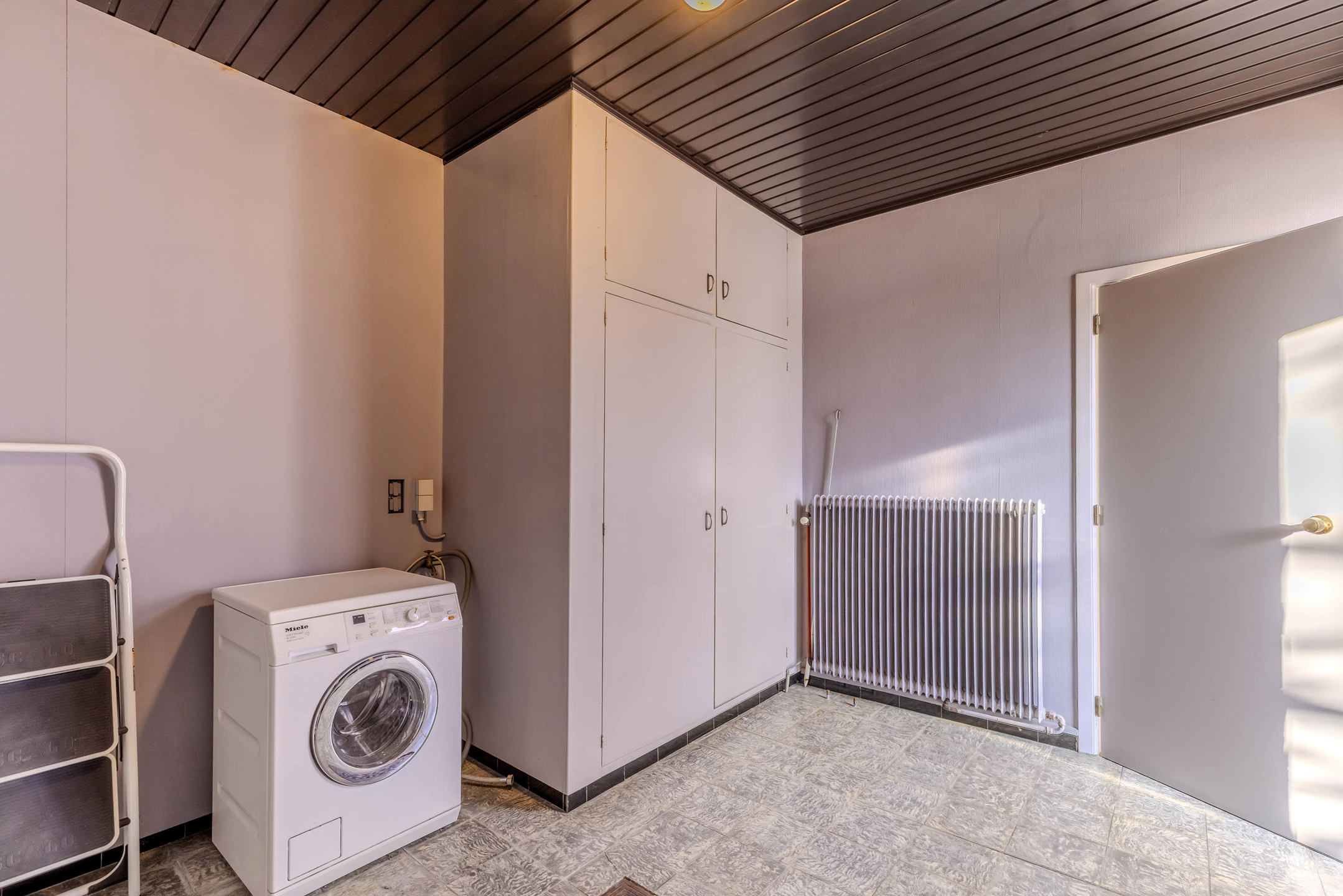 Ruim handelshuis in centrum Gierle op 492 m²!