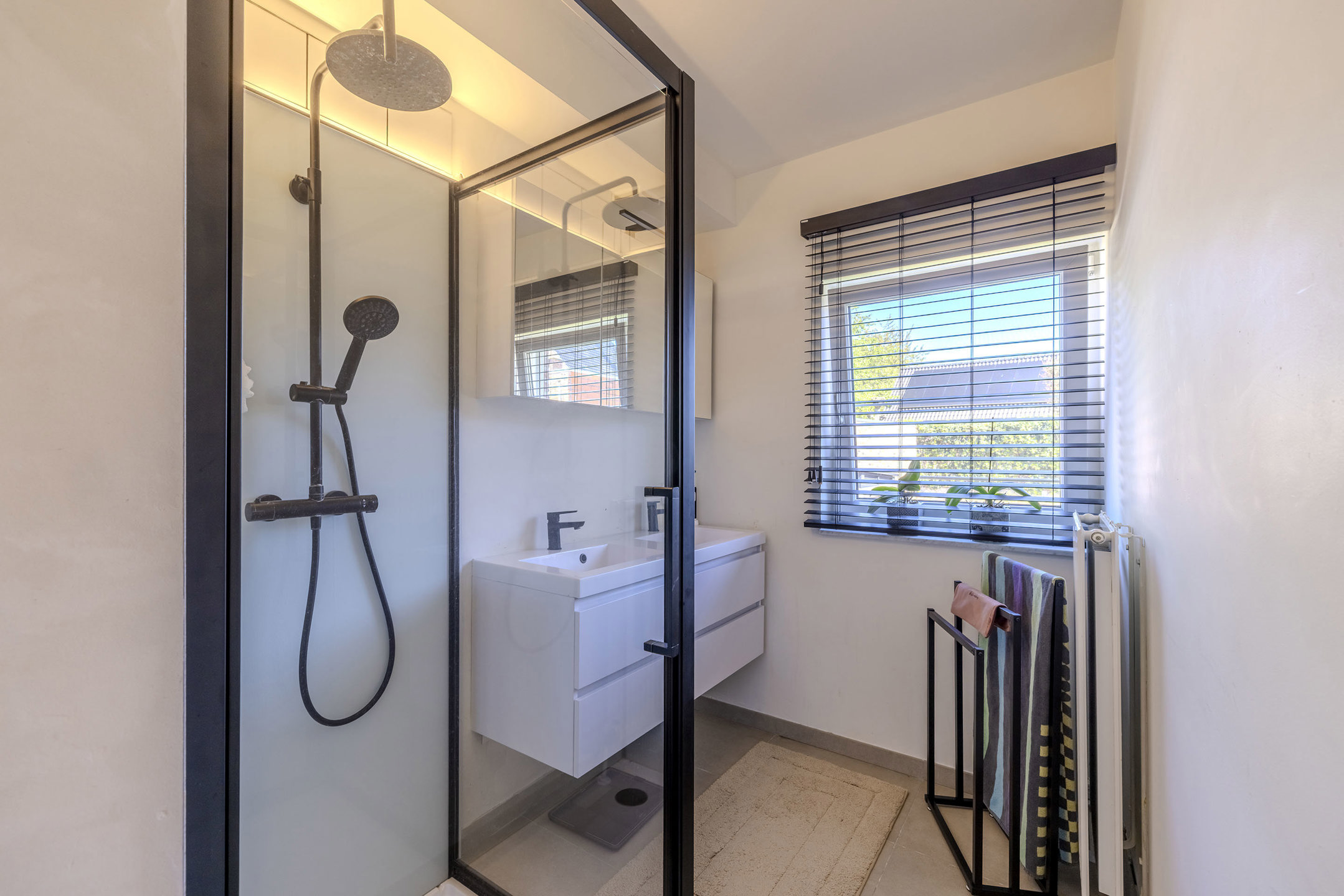 Instapklaar appartment met tuin & staanplaats