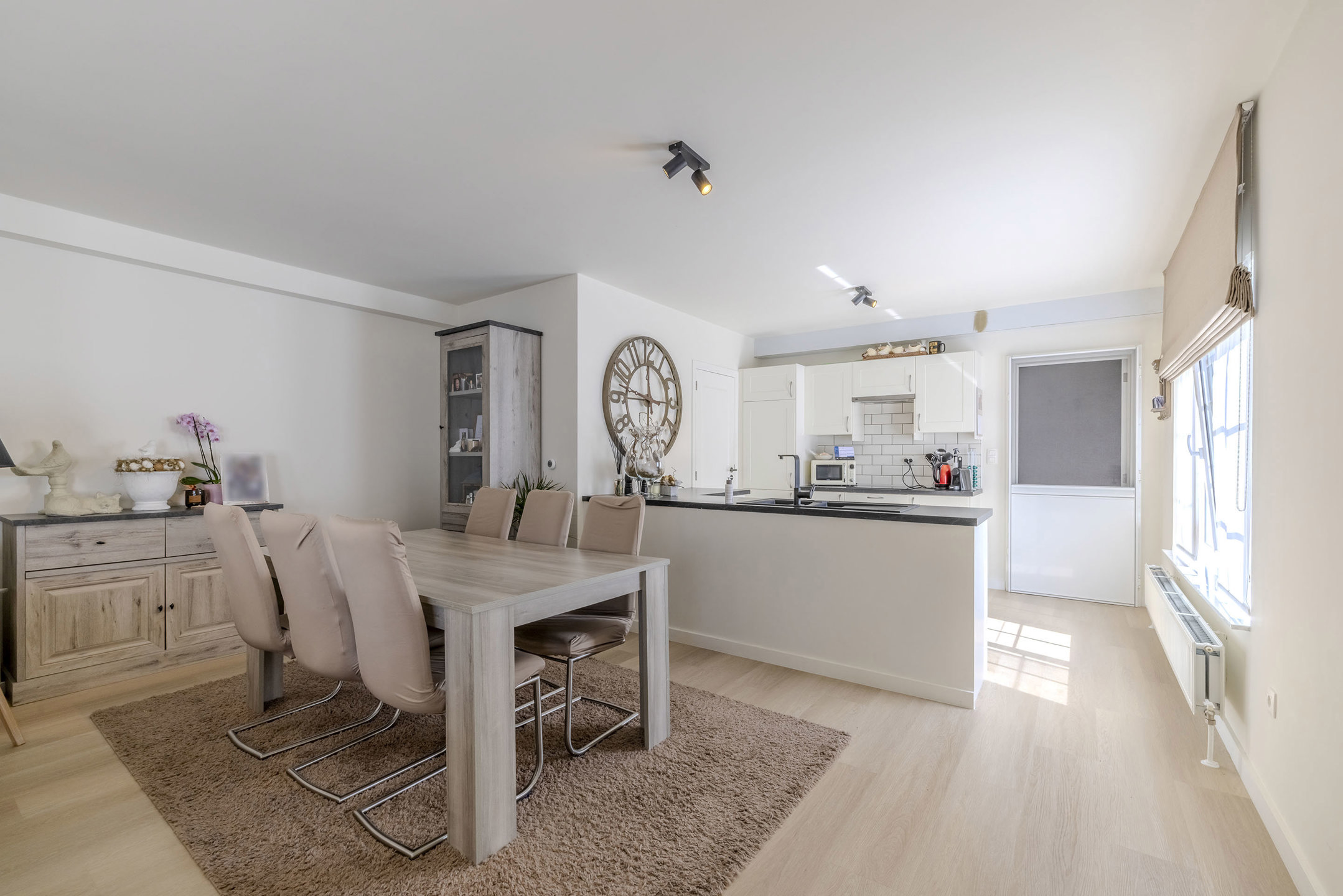 Instapklaar appartment met tuin & staanplaats