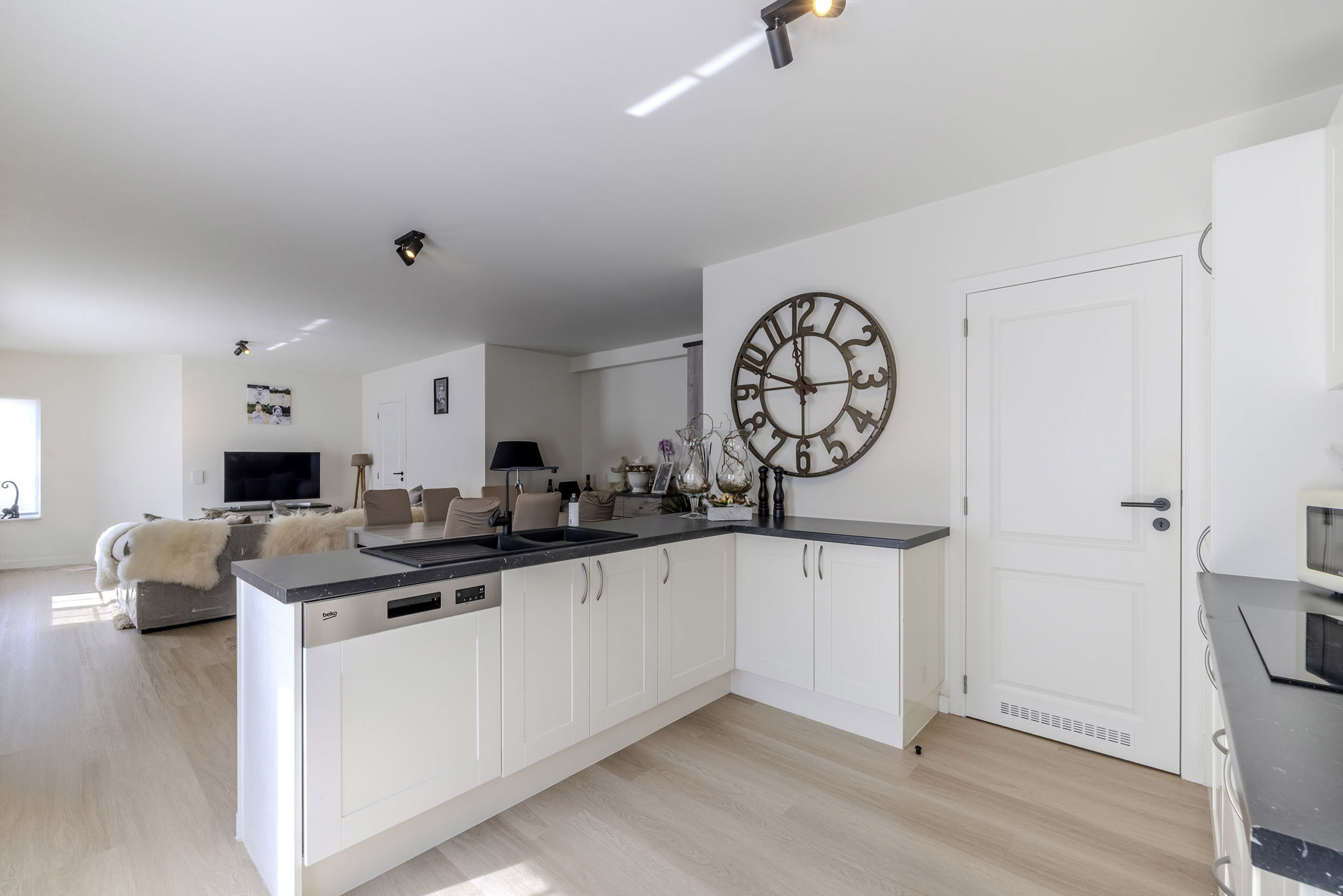 Instapklaar appartment met tuin & staanplaats