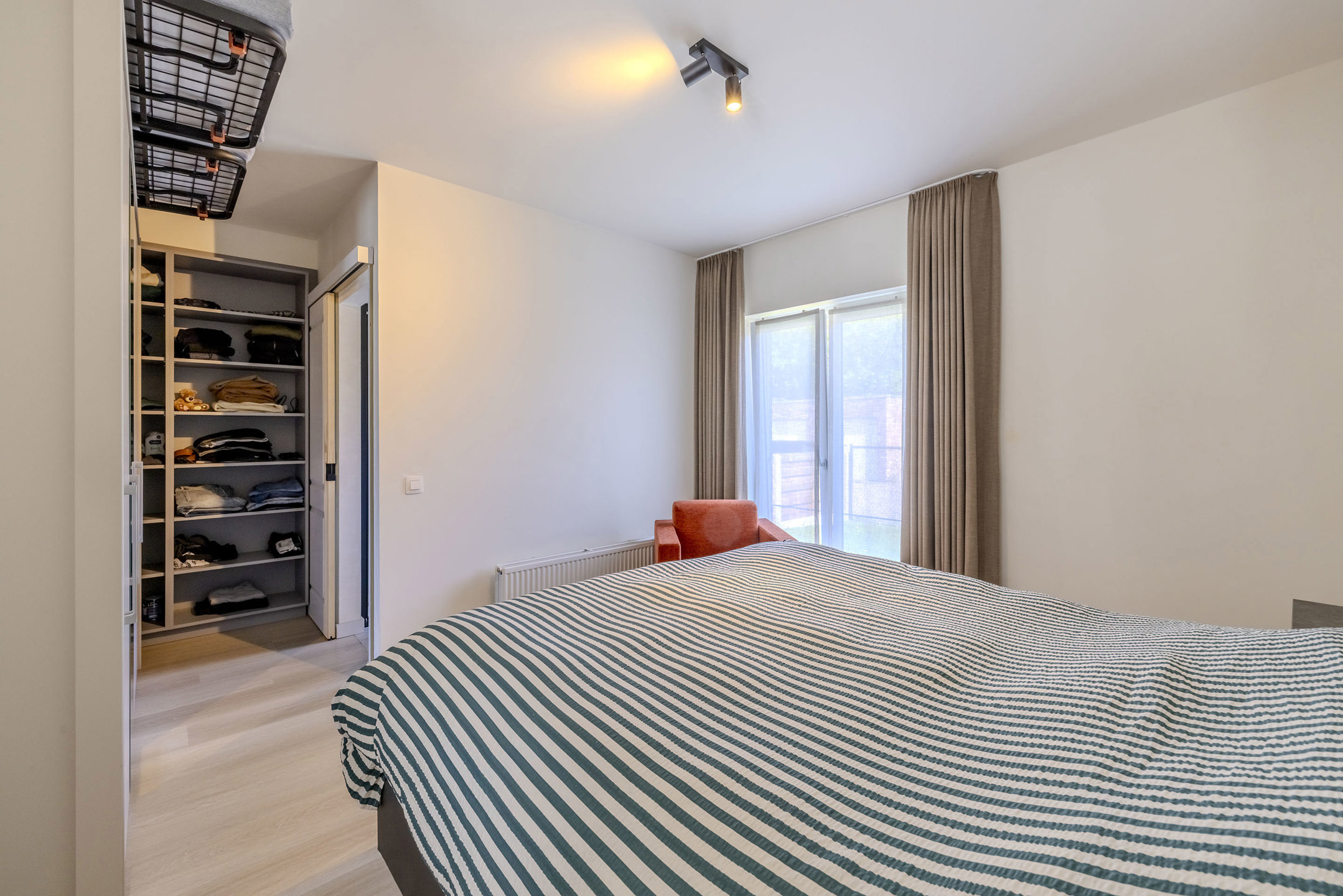 Instapklaar appartment met tuin & staanplaats