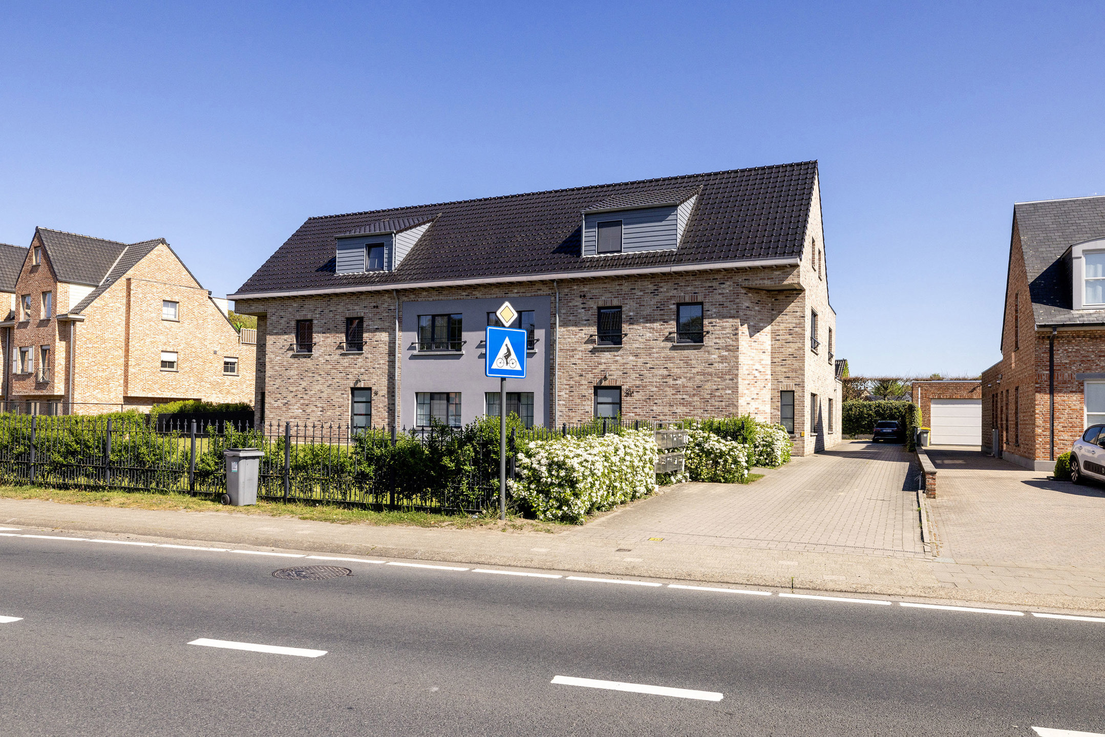 Instapklaar appartment met tuin & staanplaats