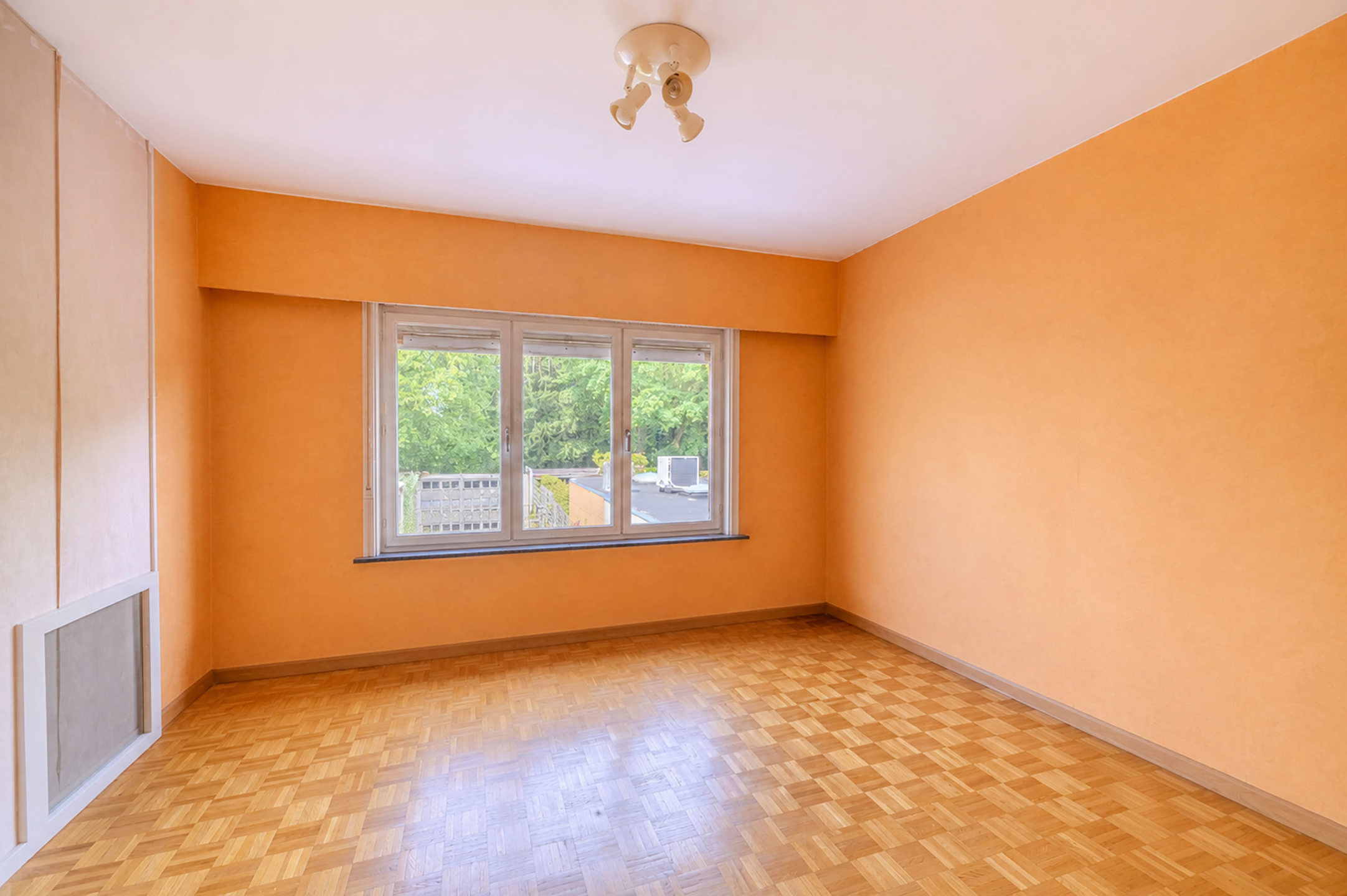 Ruime woning op 375 m² met 3 slaapkamers!