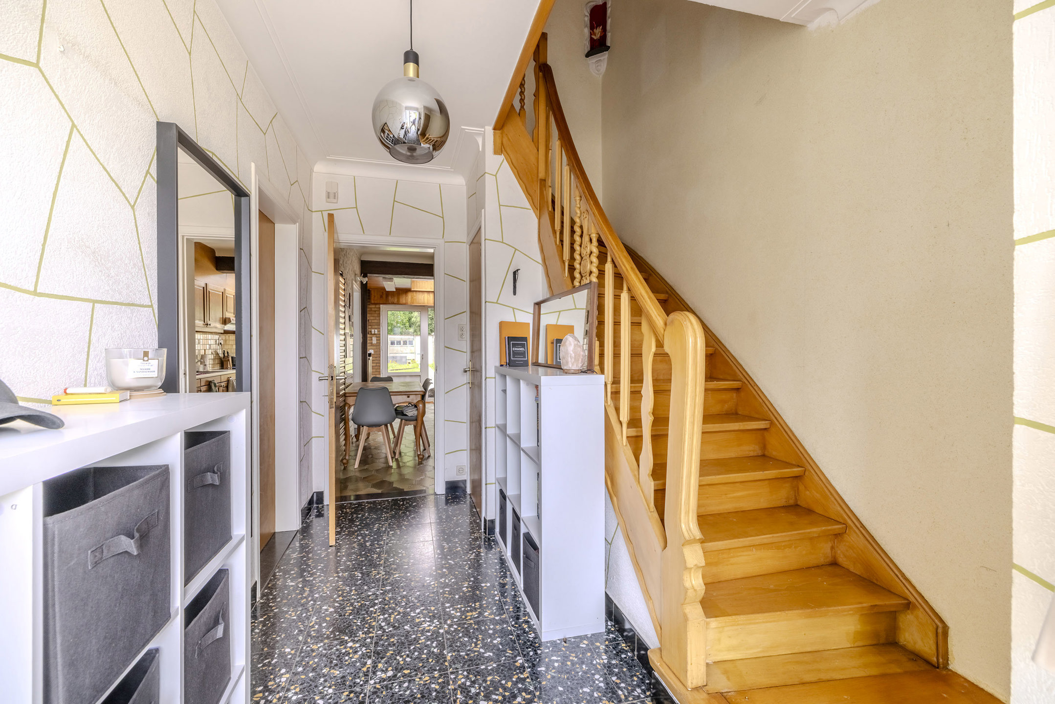 Ruime woning op 375 m² met 3 slaapkamers!