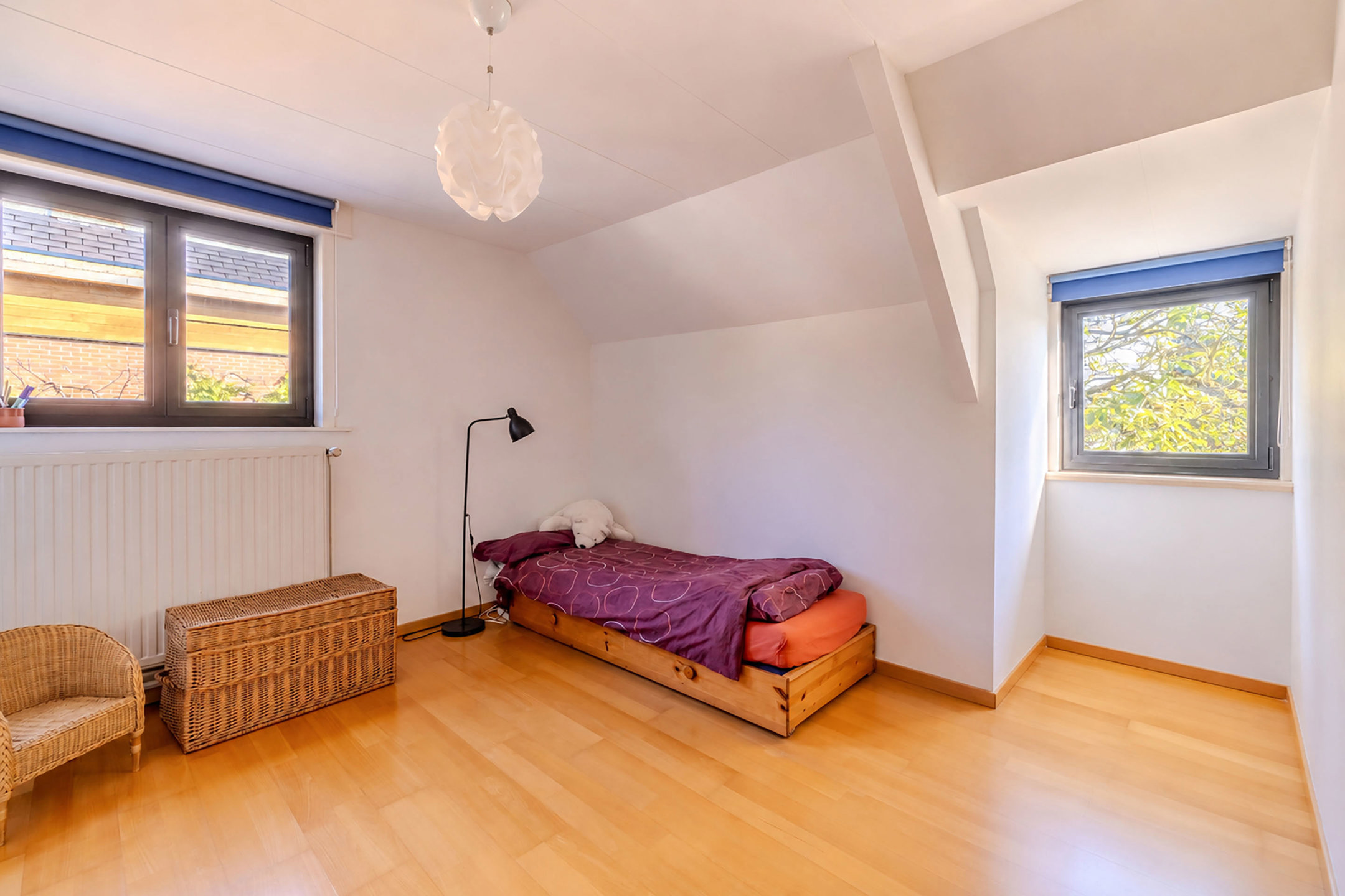 Lichtrijke woning op mooi perceel van 1051 m² met kantoor!