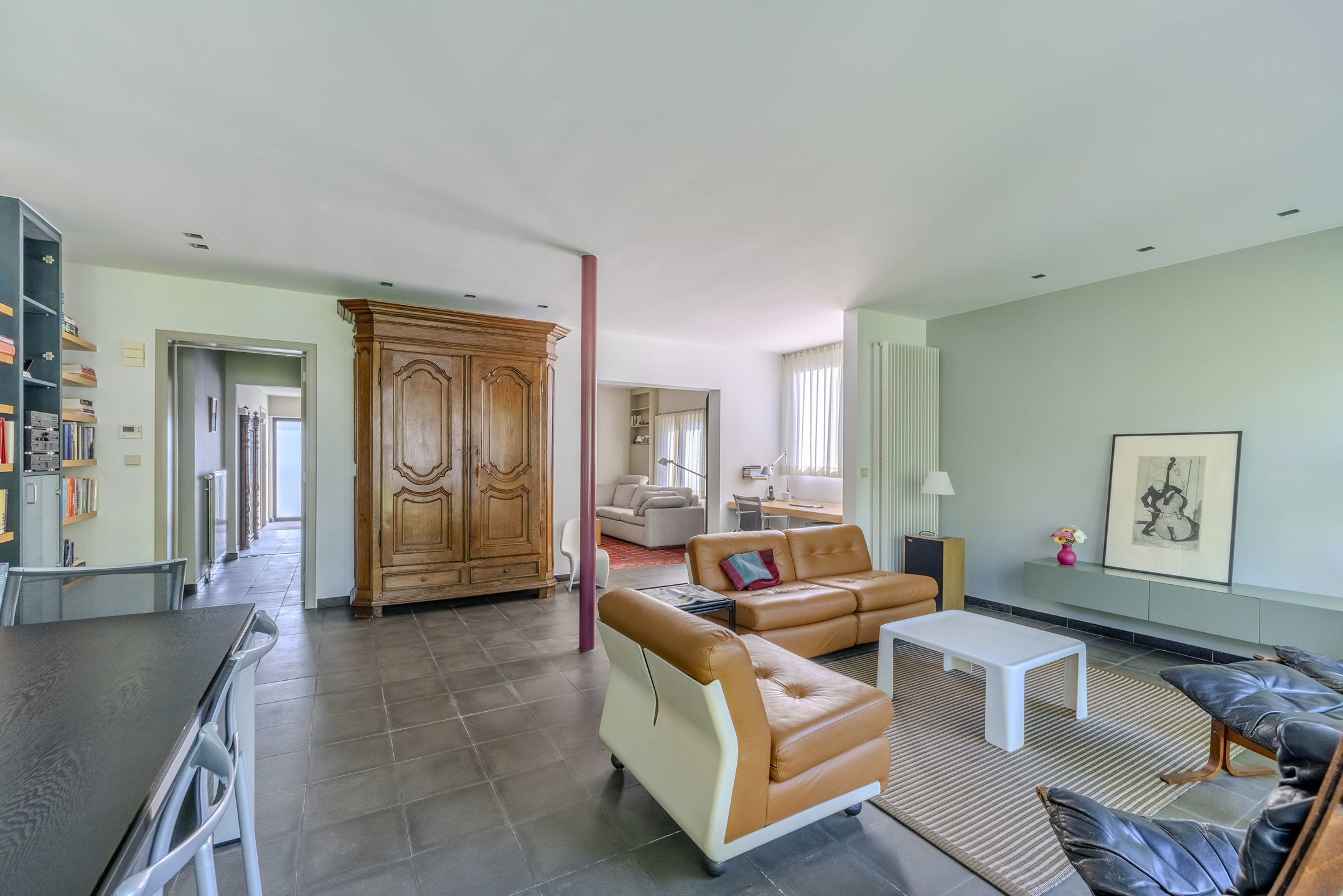 Lichtrijke woning op mooi perceel van 1051 m² met kantoor!