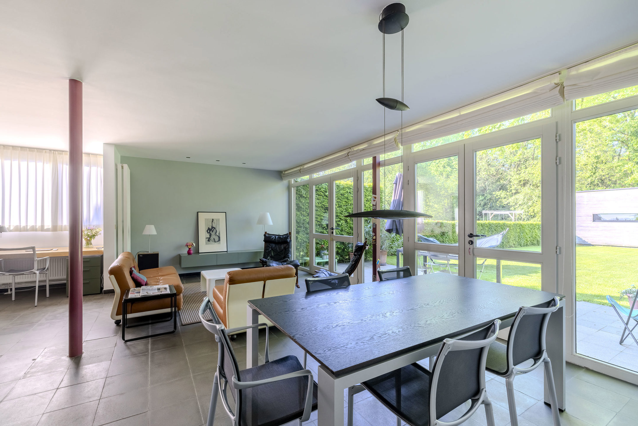 Lichtrijke woning op mooi perceel van 1051 m² met kantoor!
