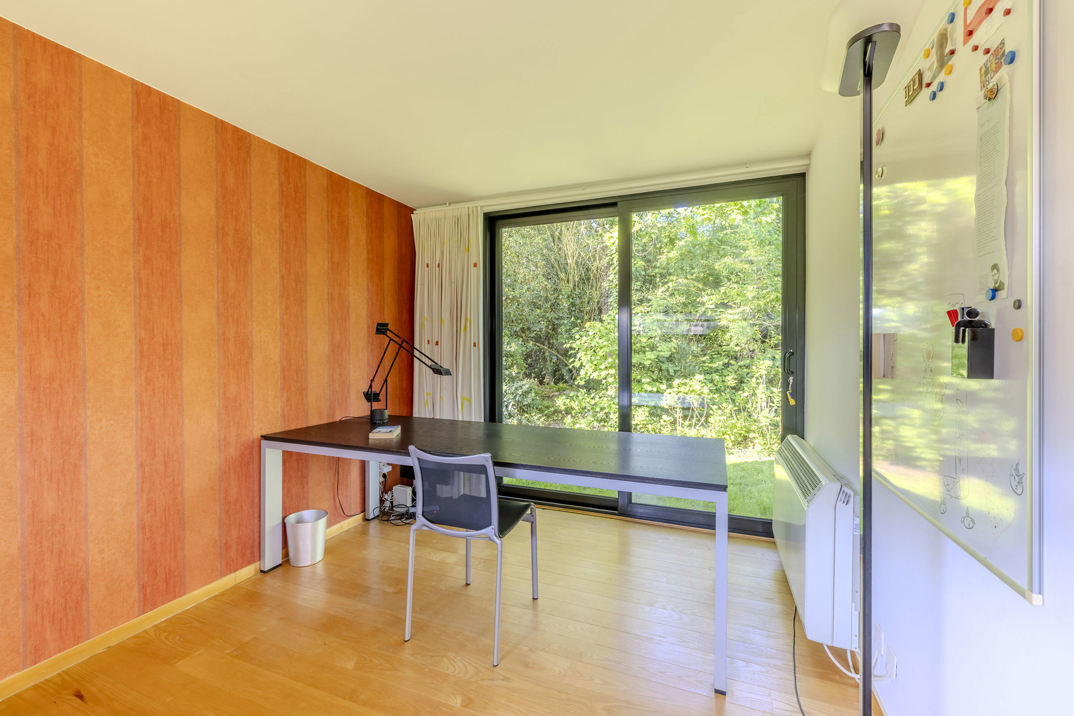 Lichtrijke woning op mooi perceel van 1051 m² met kantoor!