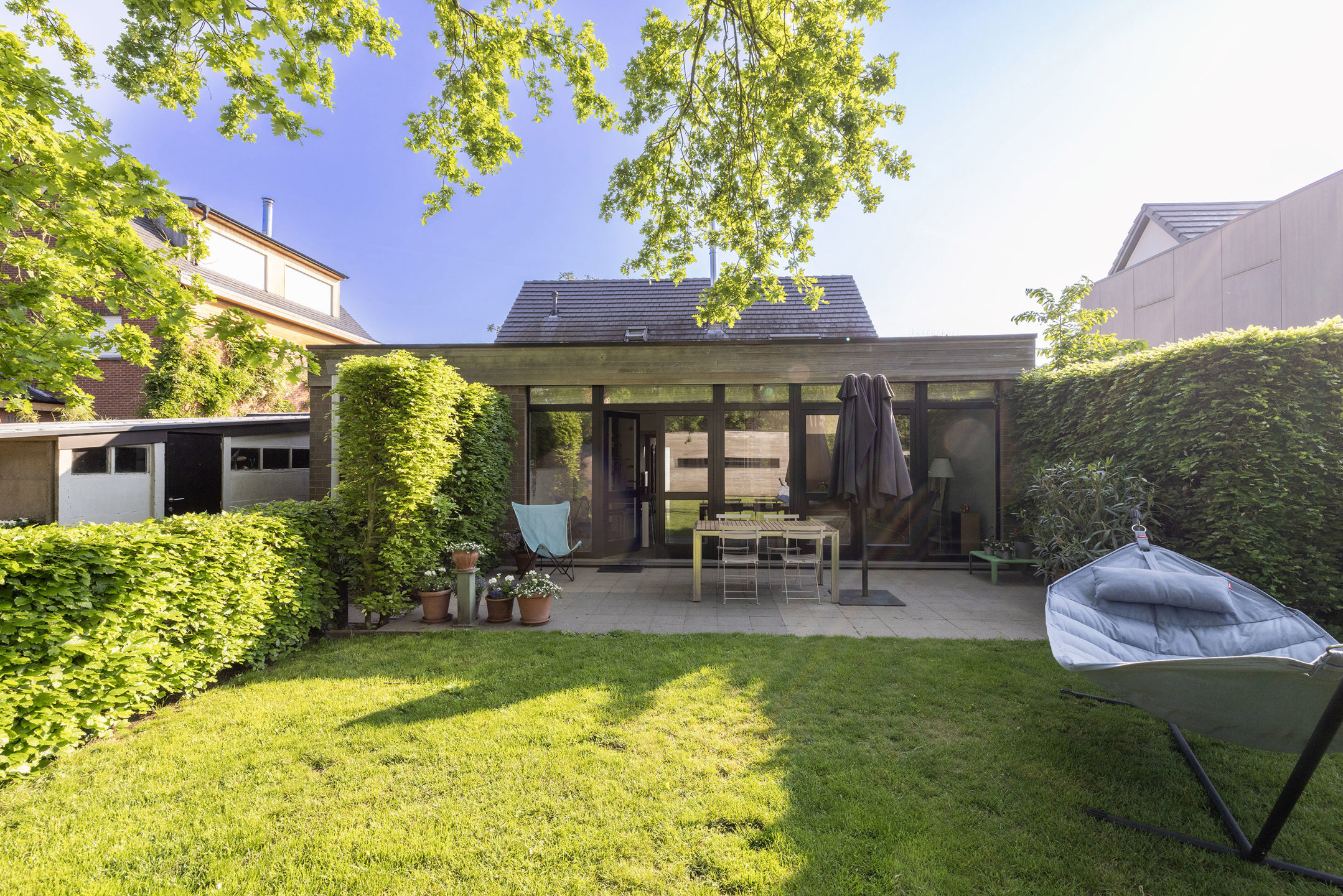 Lichtrijke woning op mooi perceel van 1051 m² met kantoor!