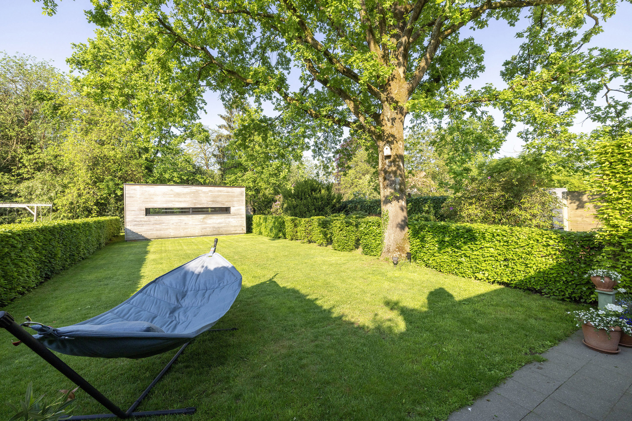 Lichtrijke woning op mooi perceel van 1051 m² met kantoor!