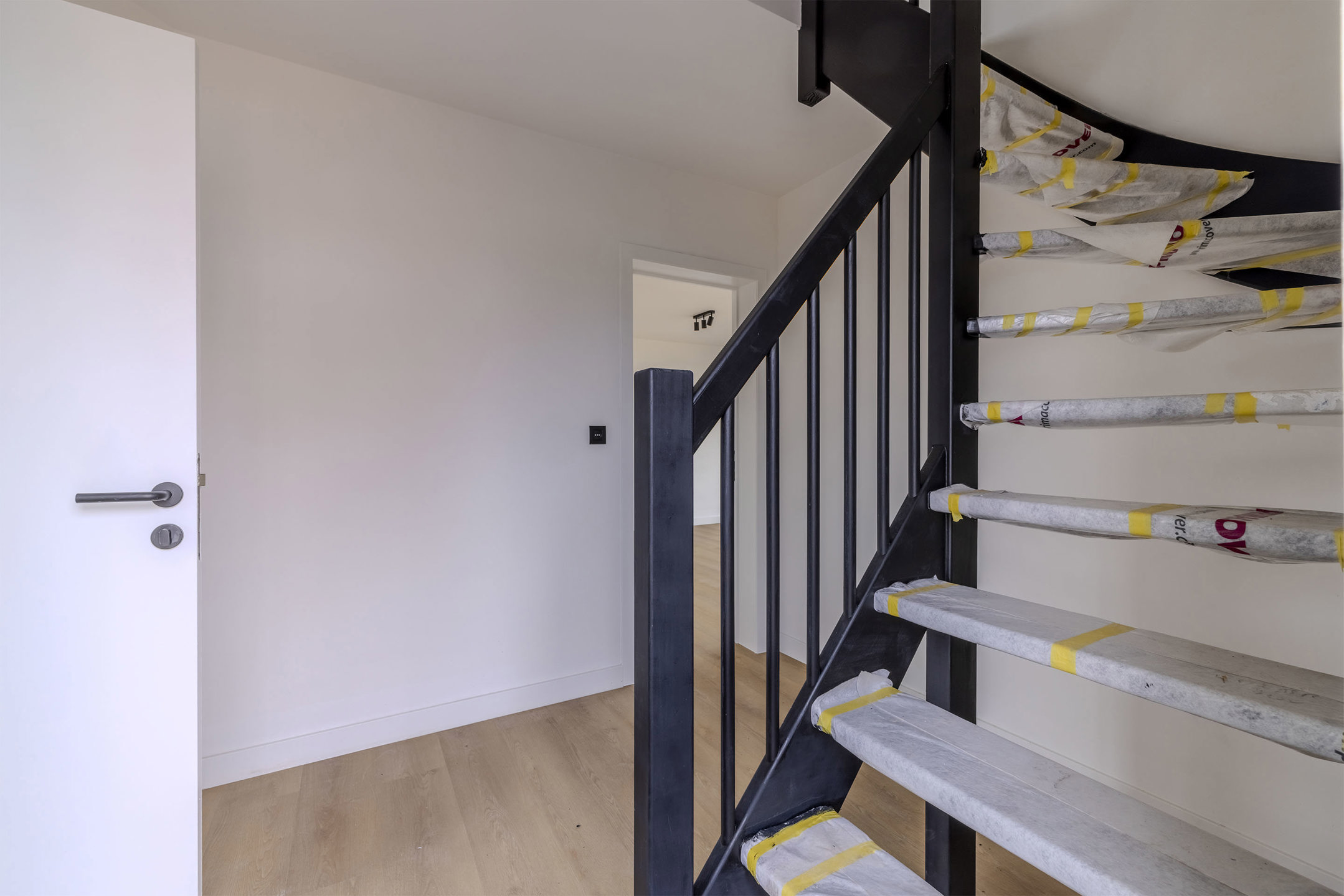 Instapklare woning met 3 slaapkamers en 2 garages op 600m2