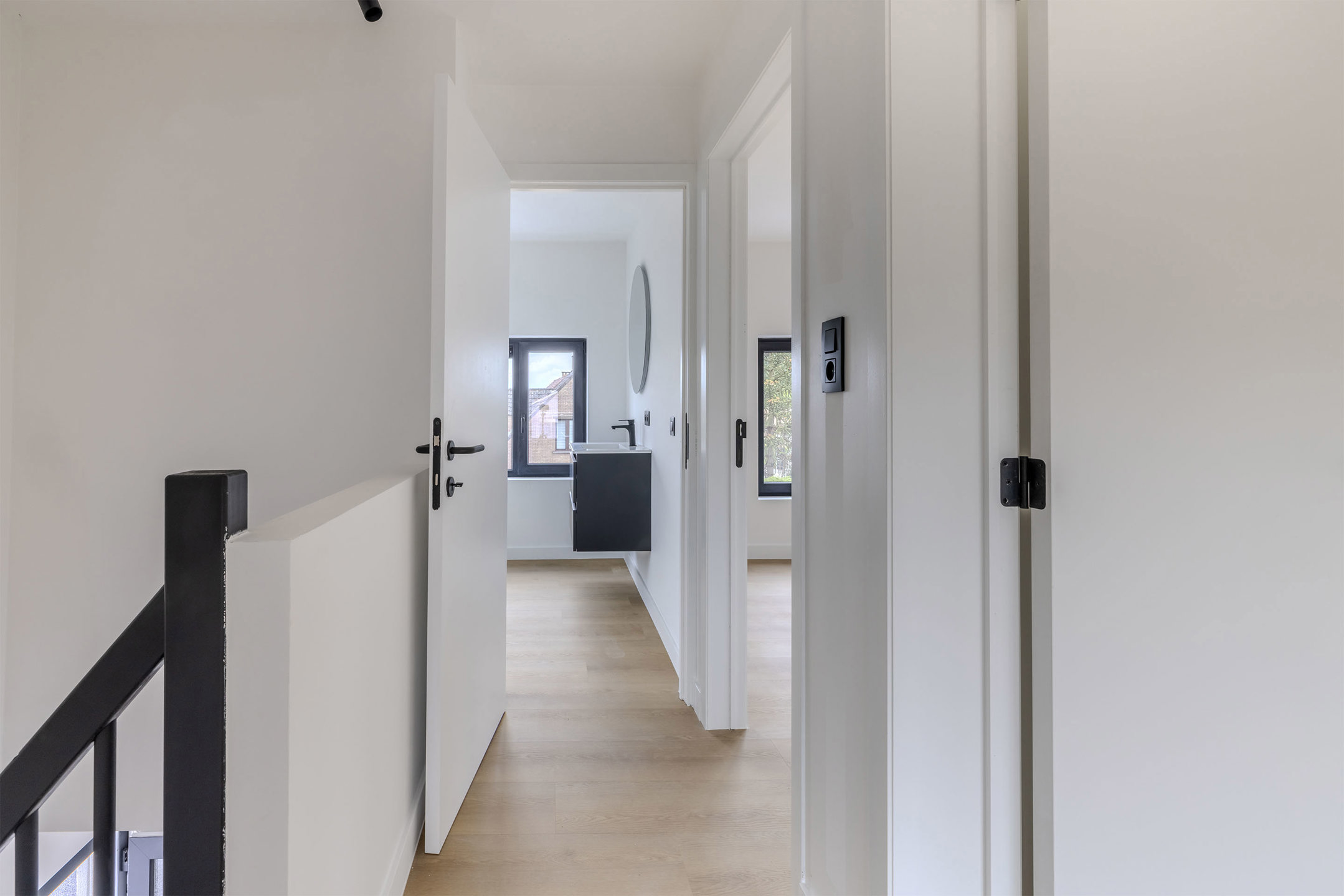 Instapklare woning met 3 slaapkamers en 2 garages op 600m2
