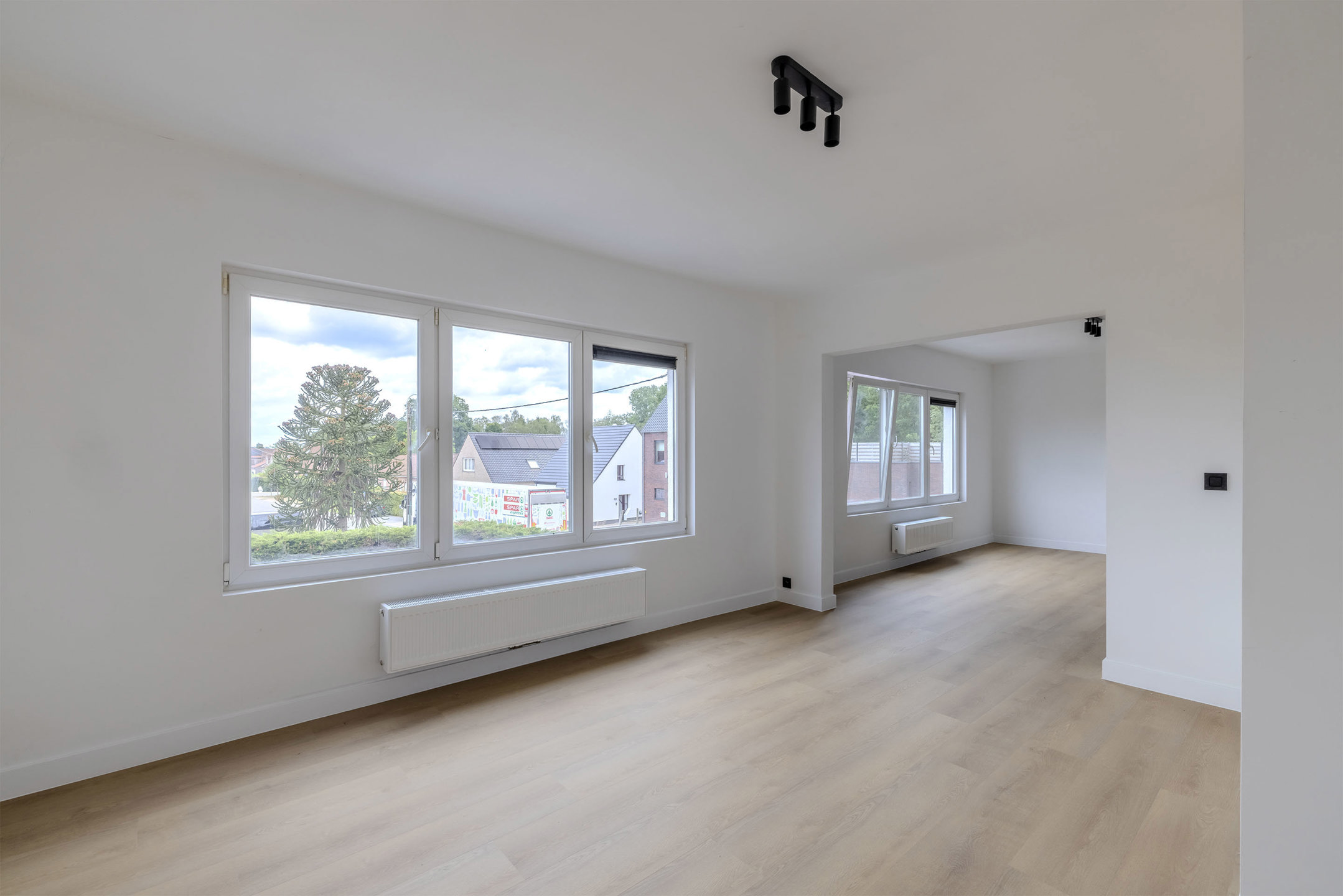 Gerenoveerd appartement met twee slaapkamers en staanplaats