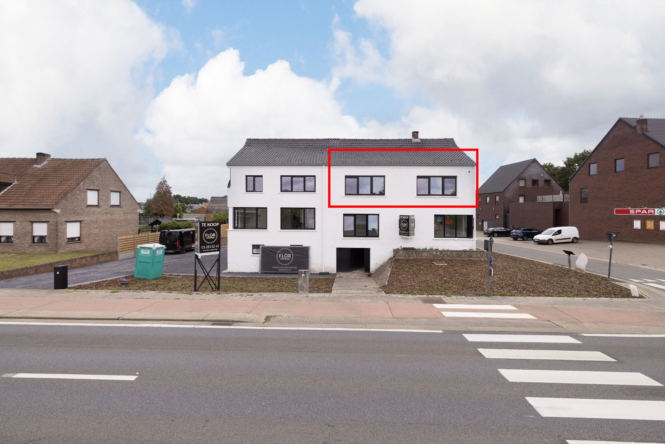 Gerenoveerd appartement met twee slaapkamers en staanplaats