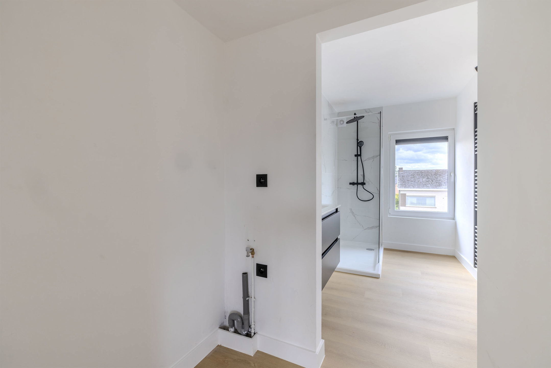 Gerenoveerd appartement met twee slaapkamers en staanplaats