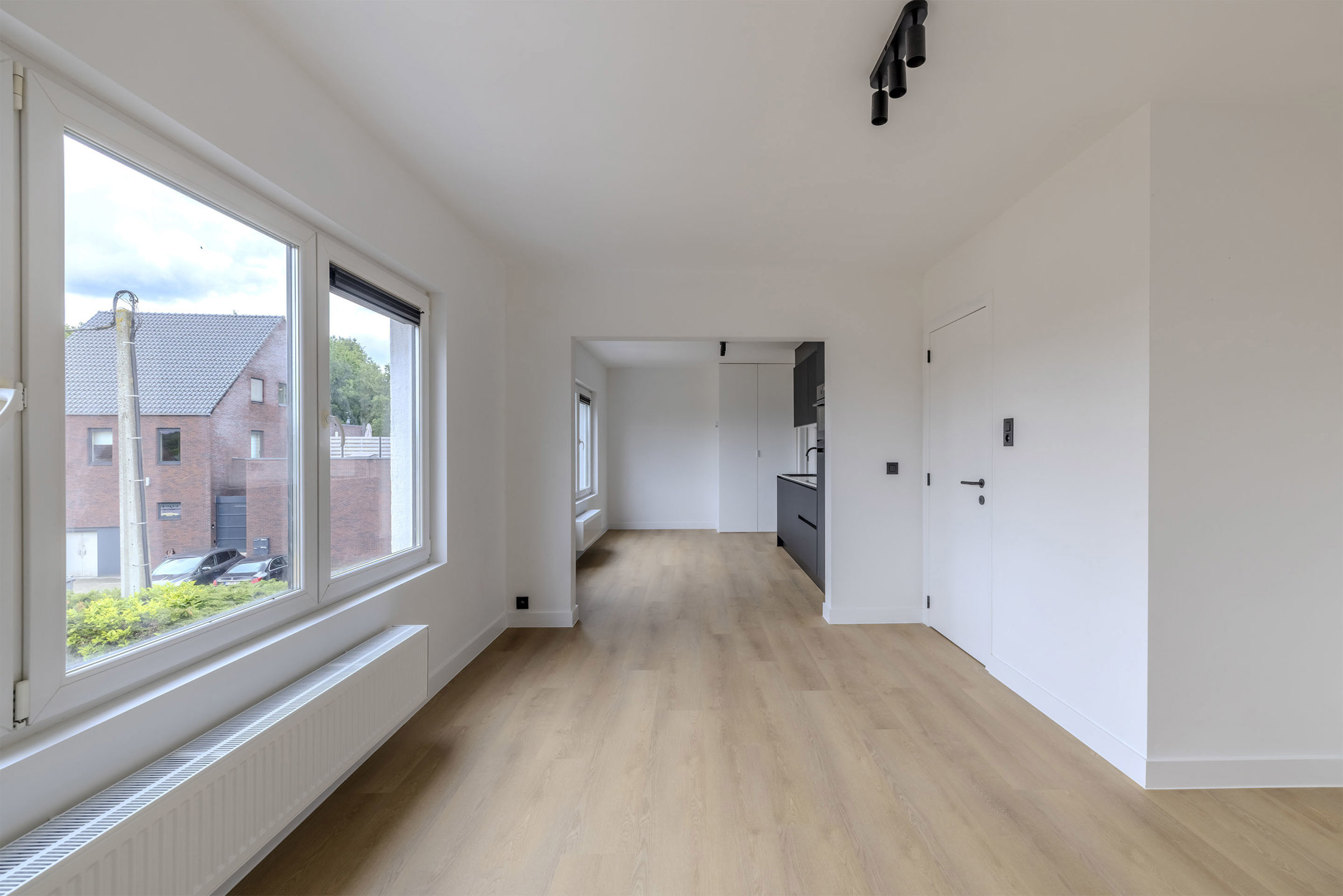 Gerenoveerd appartement met twee slaapkamers en staanplaats