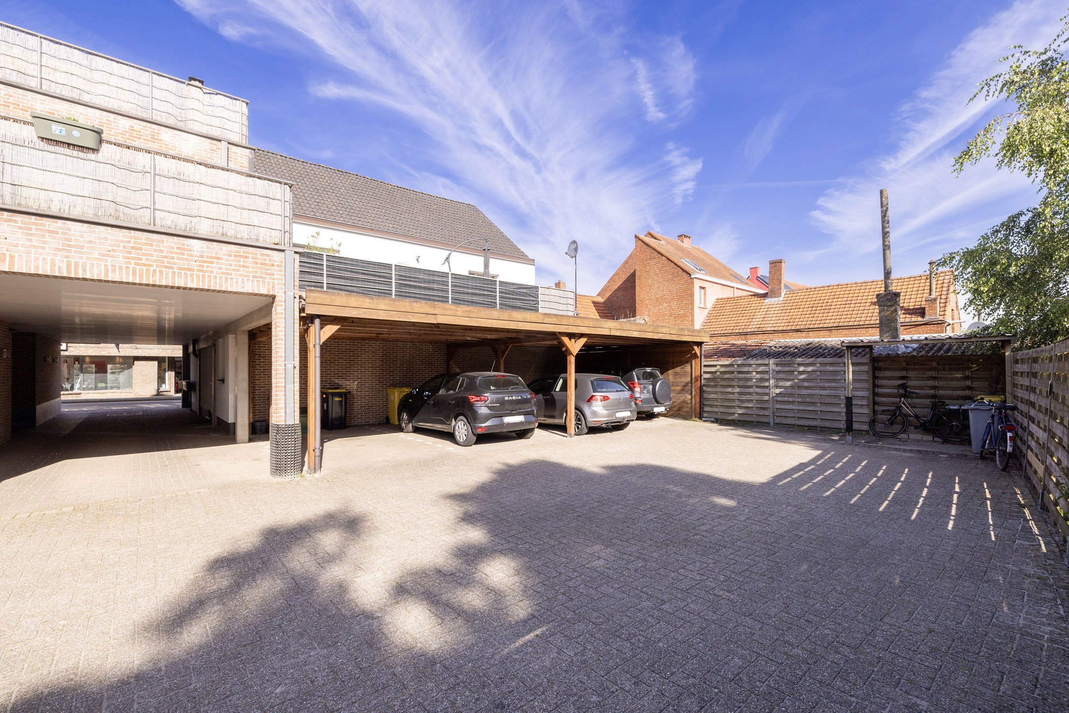Dakappartement met prachtig terras en staanplaats