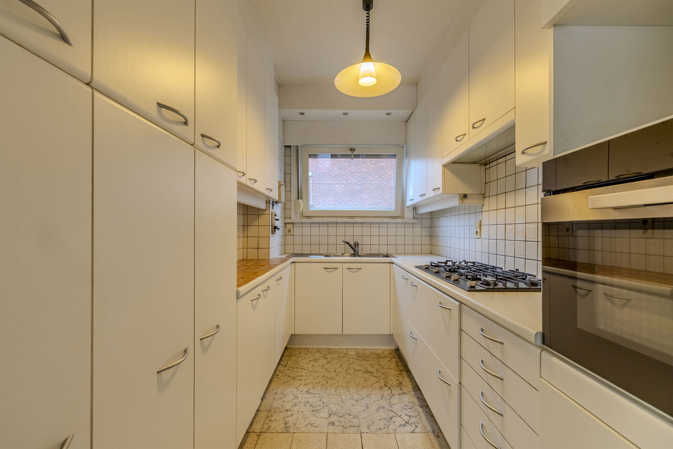 Ruime woning met loods (180m²) op toplocatie.