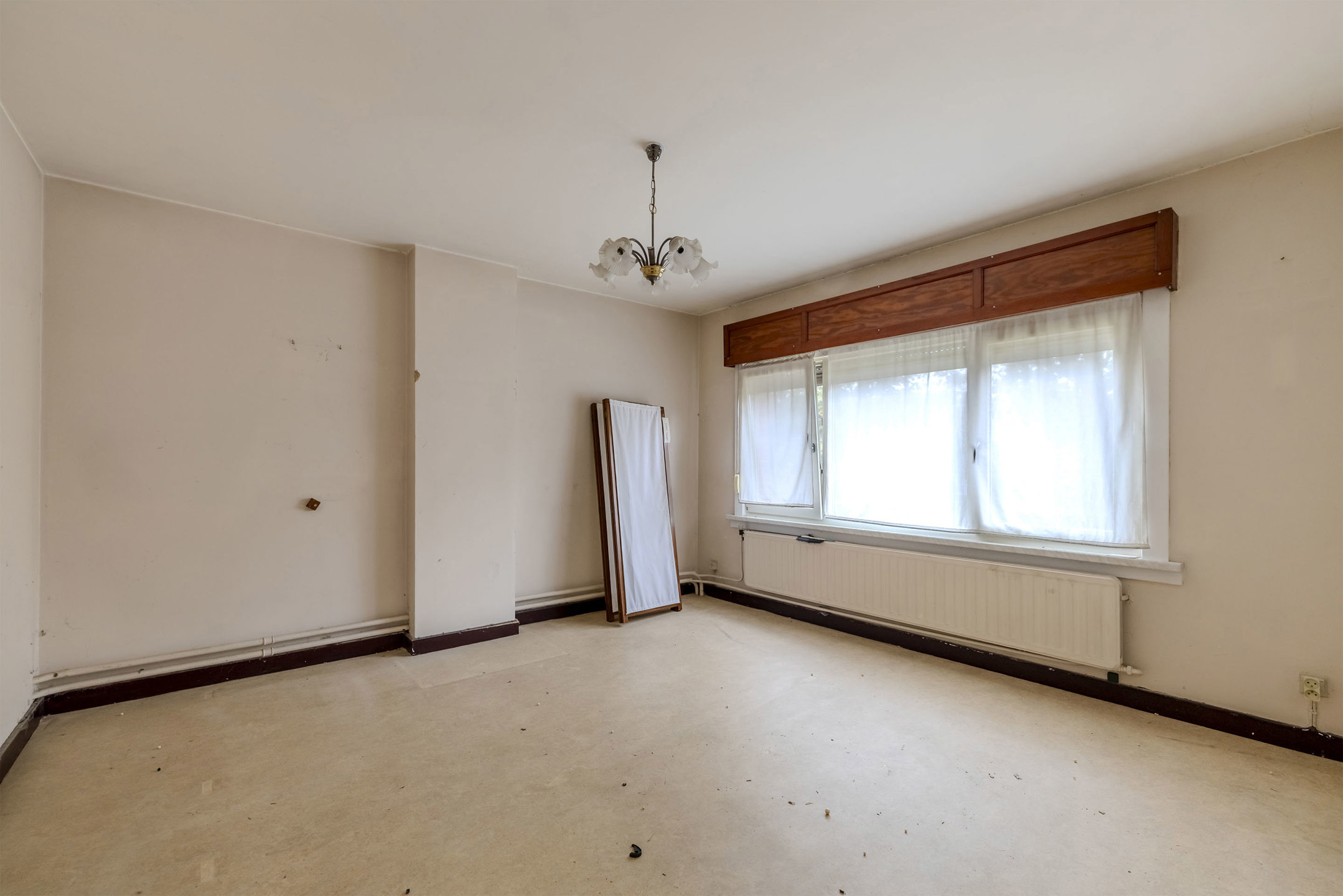 Ruime woning met loods (180m²) op toplocatie.