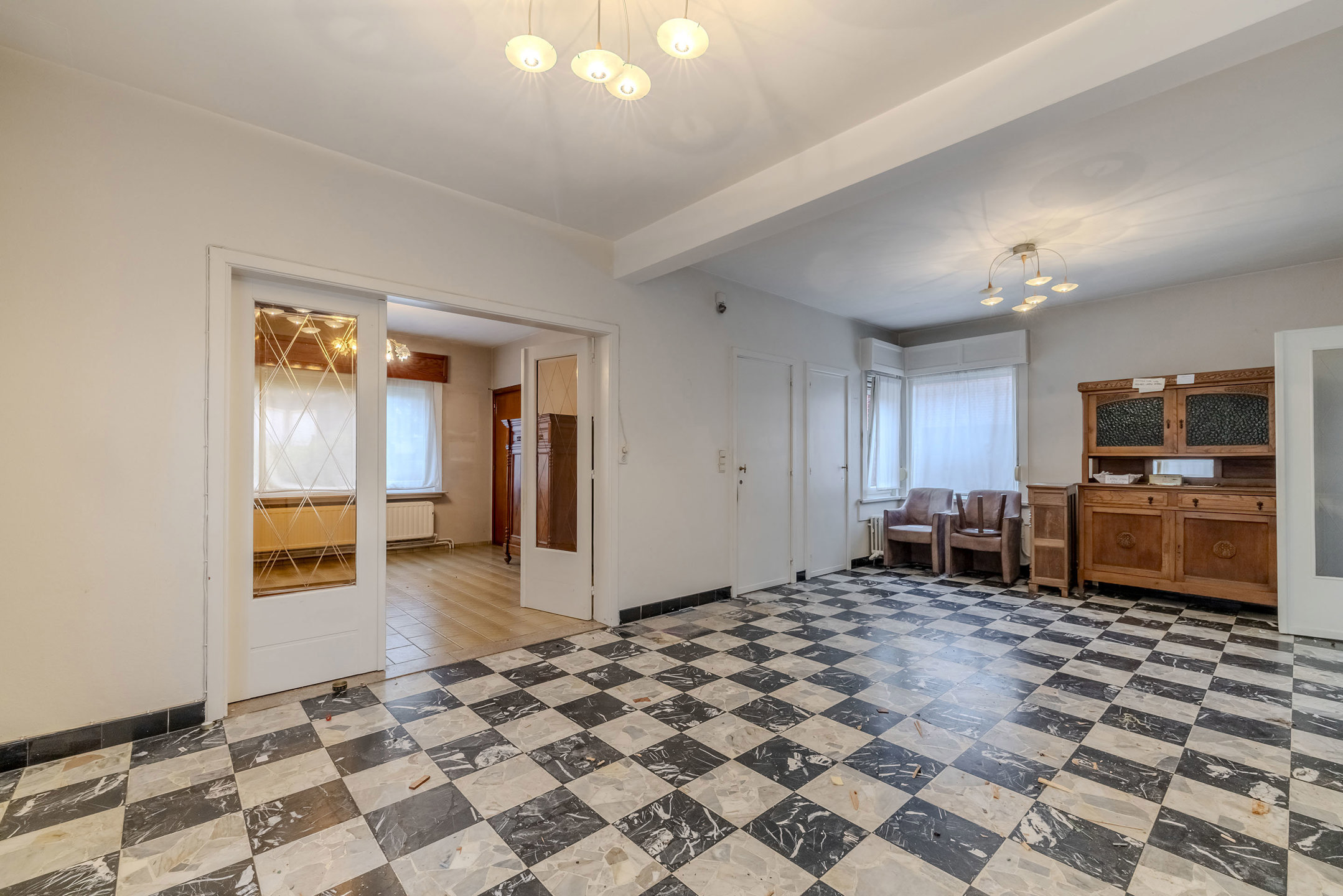 Ruime woning met loods (180m²) op toplocatie.