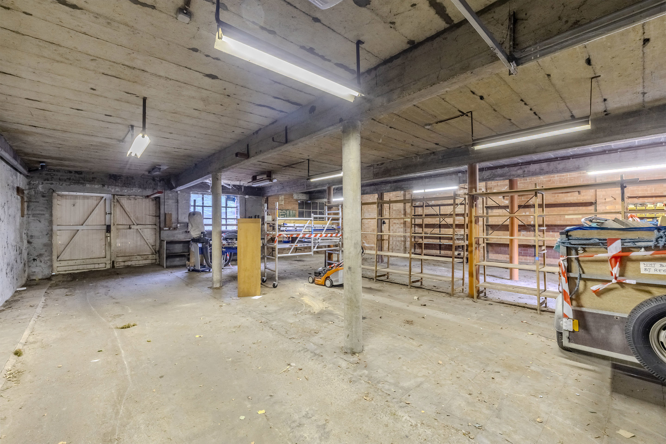 Ruime woning met loods (180m²) op toplocatie.