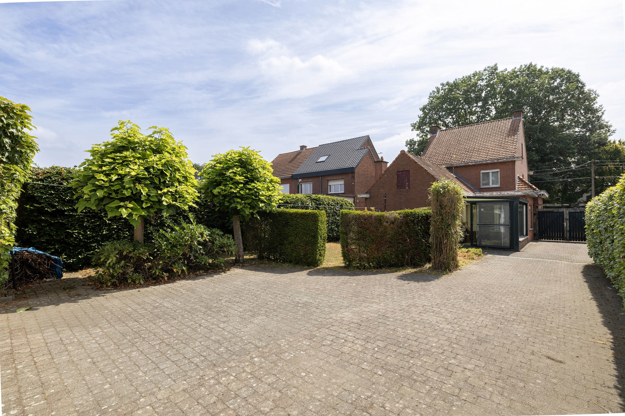 Ruime woning met loods (180m²) op toplocatie.