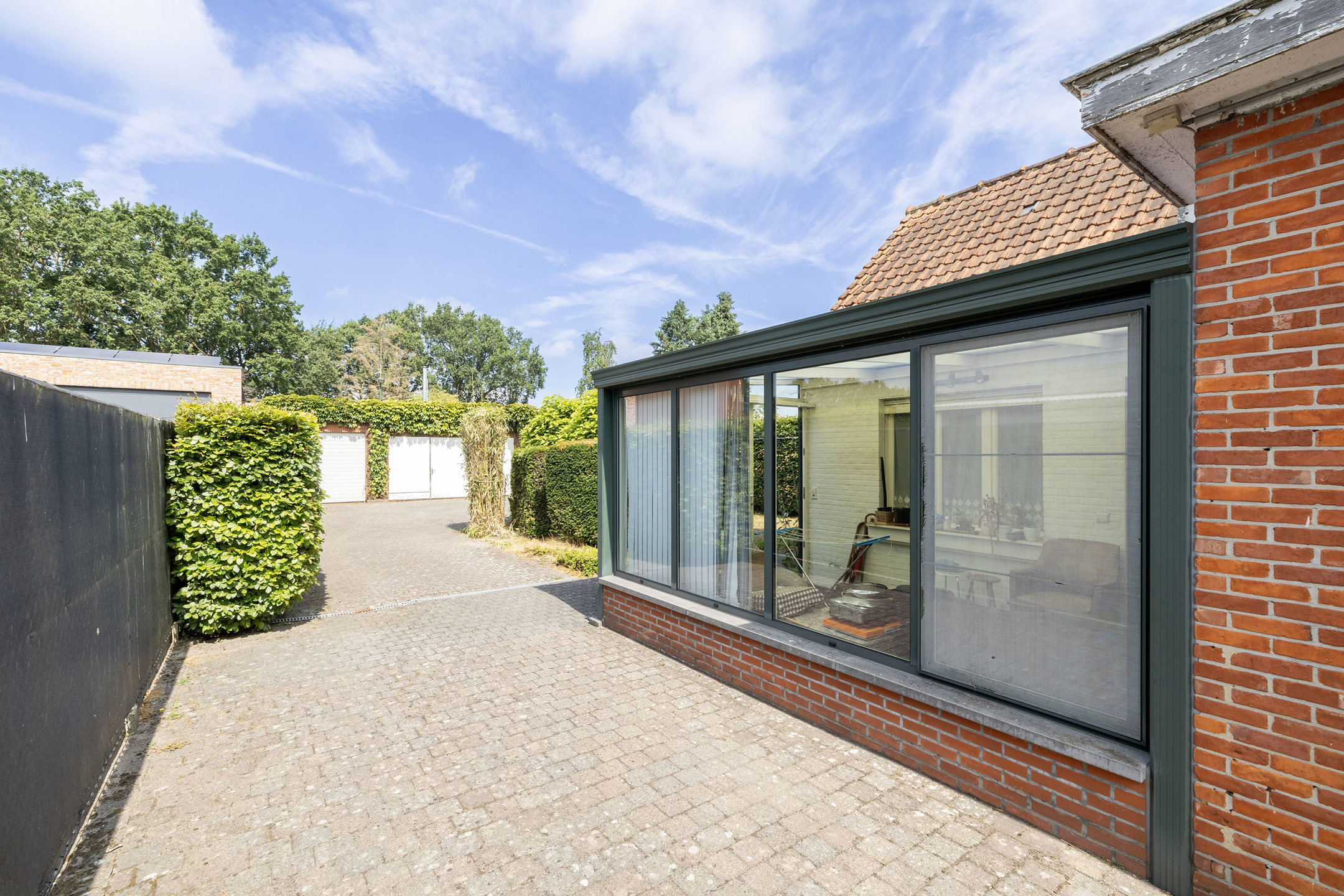 Ruime woning met loods (180m²) op toplocatie.