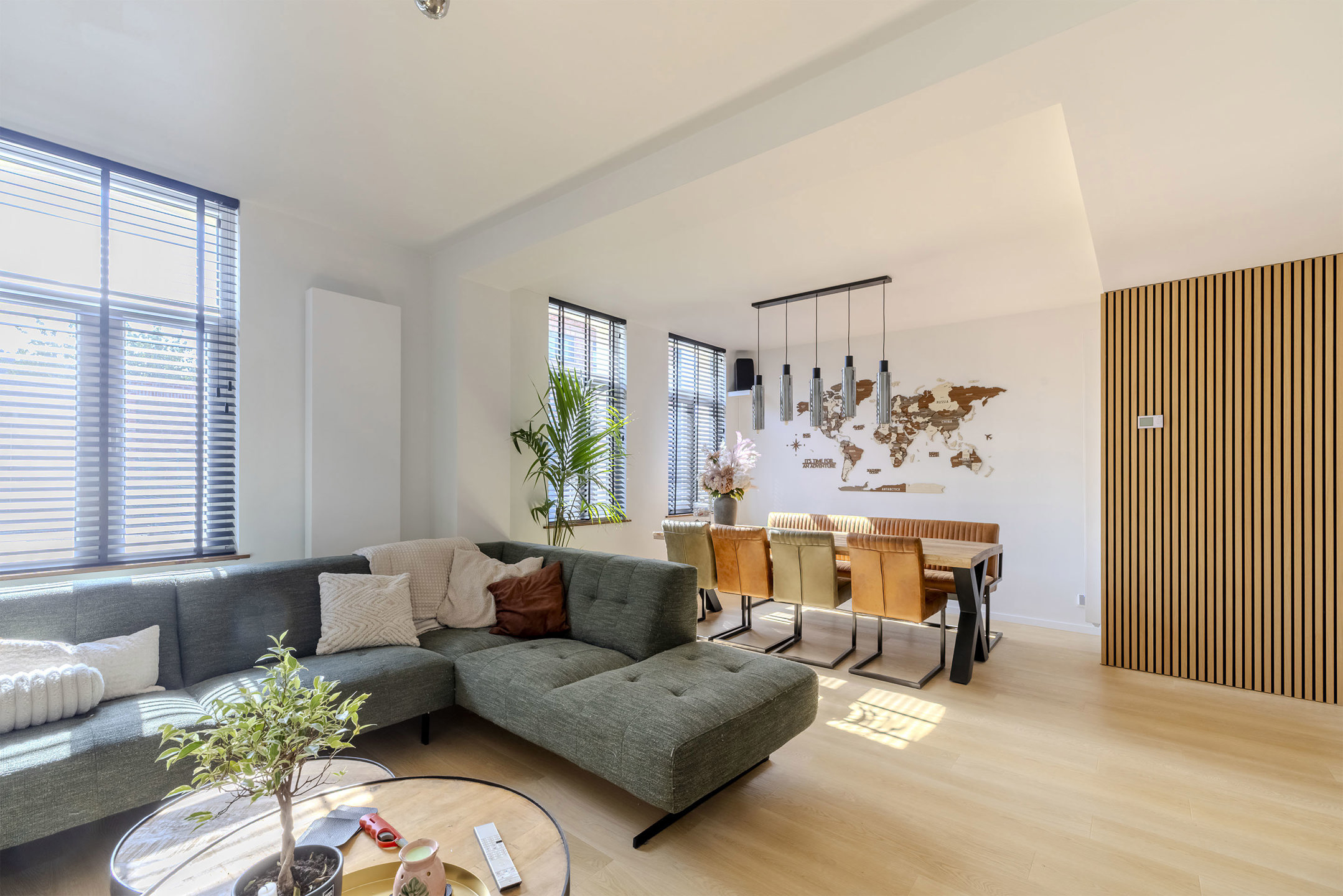 Hoogwaardig gerenoveerde woning met vergund magazijn van 60 m²