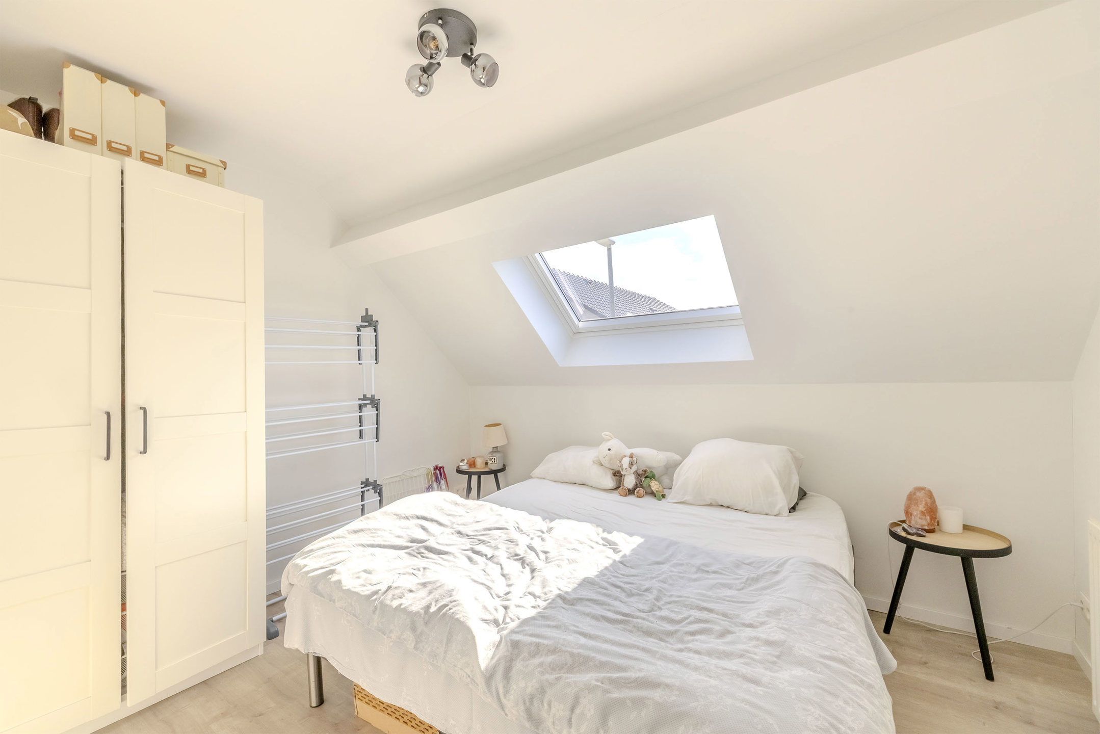 Hoogwaardig gerenoveerde woning met vergund magazijn van 60 m²