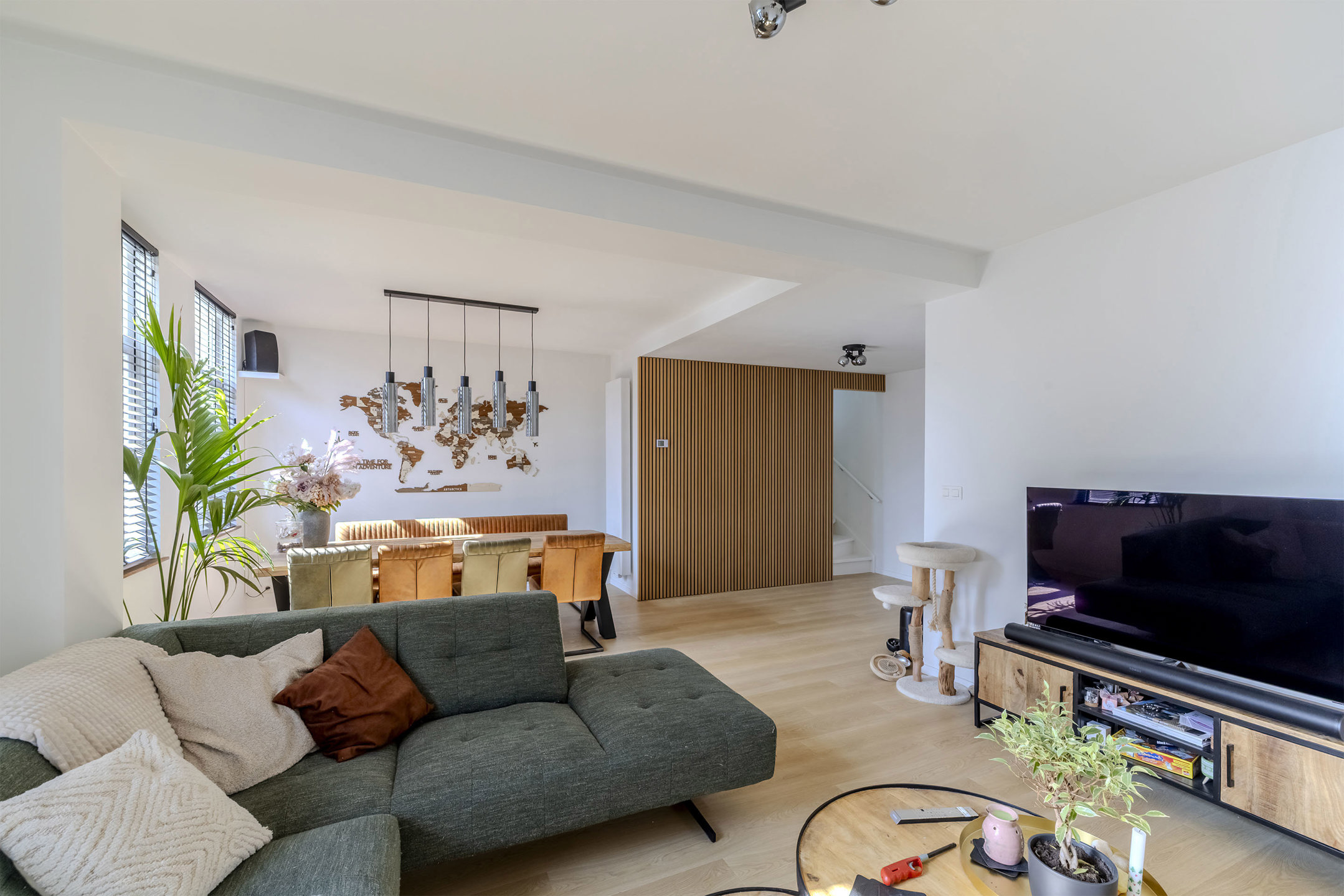 Hoogwaardig gerenoveerde woning met vergund magazijn van 60 m²