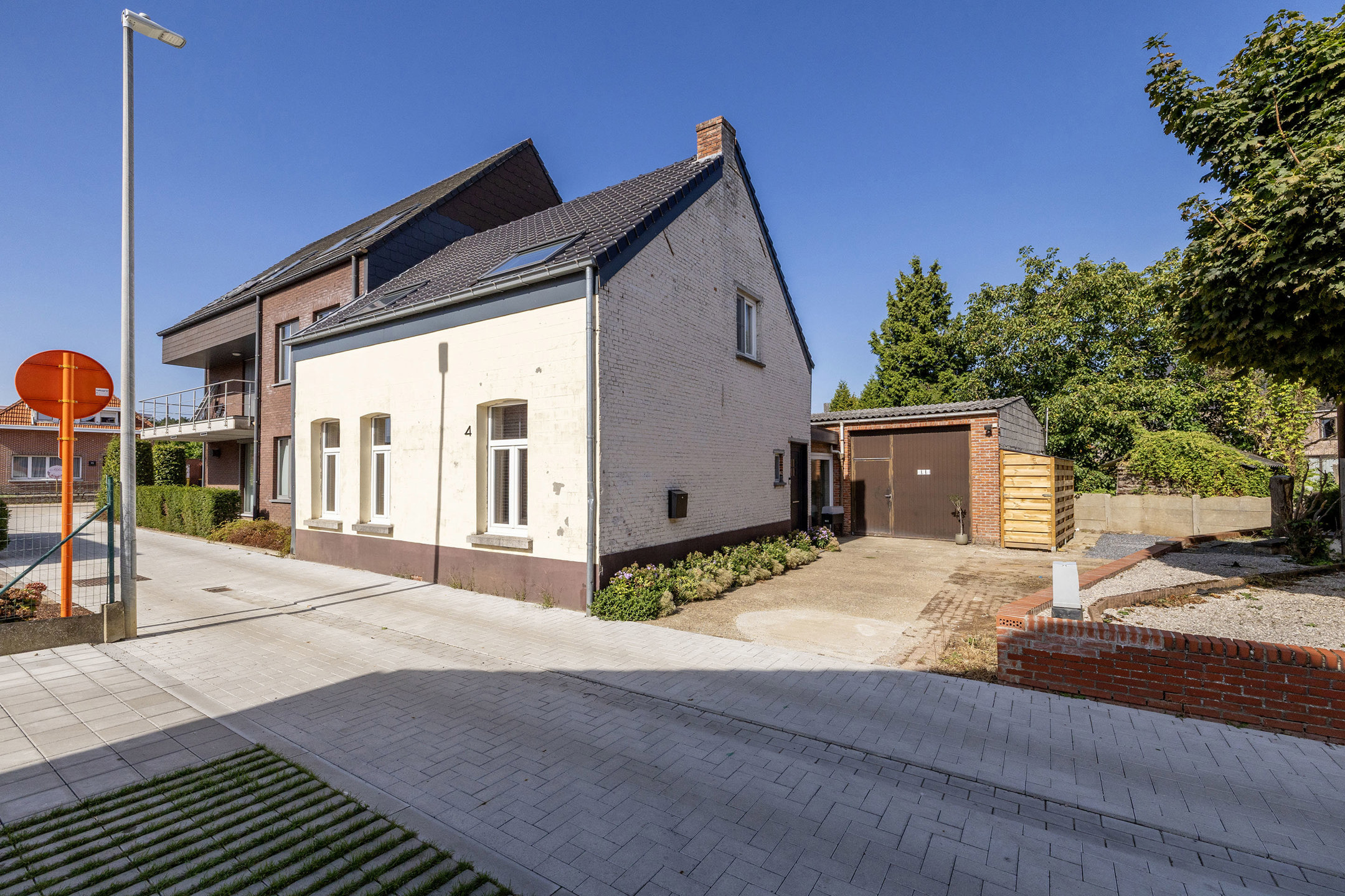 Hoogwaardig gerenoveerde woning met vergund magazijn van 60 m²