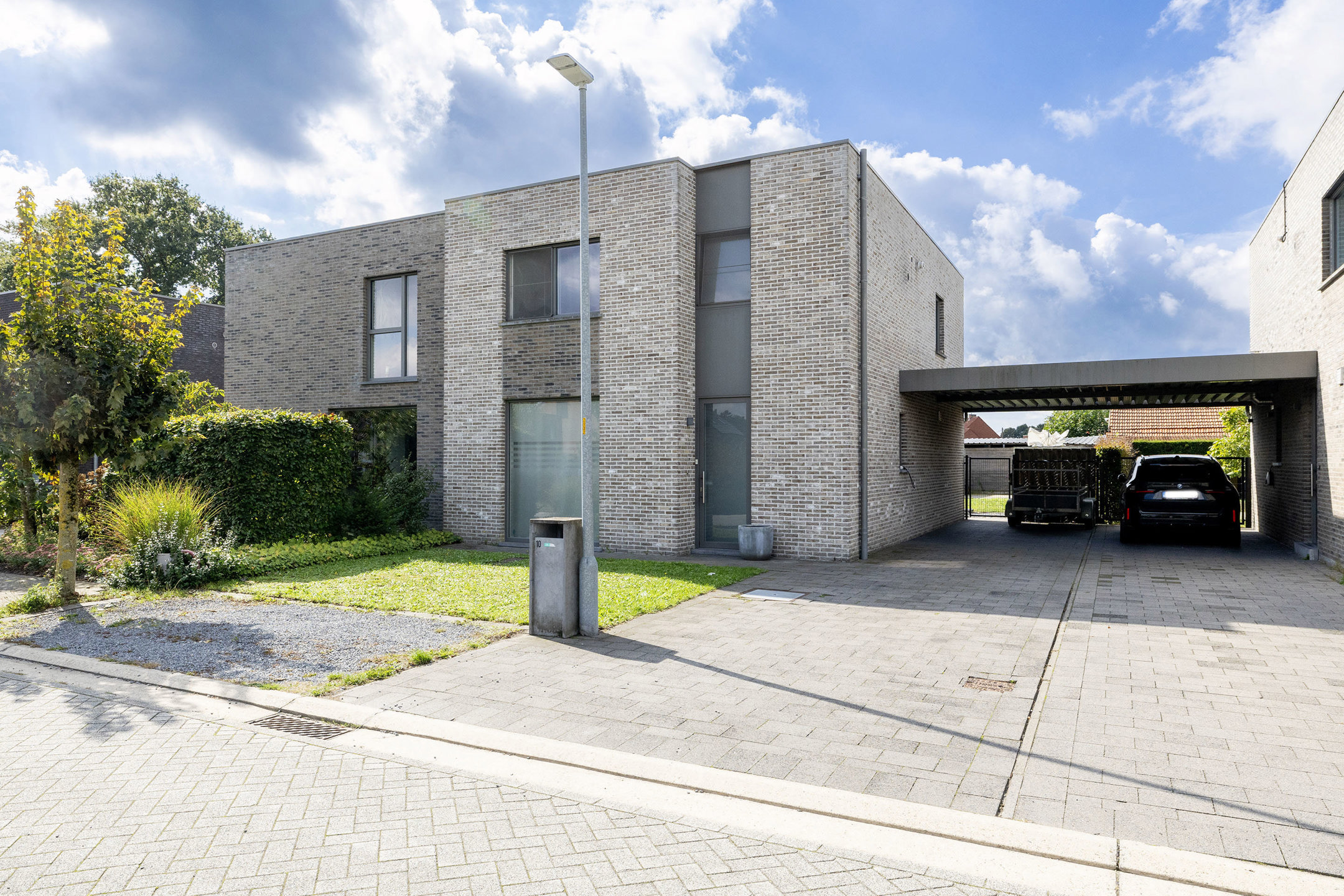 Recente woning met 3 slpk, carport en tuin