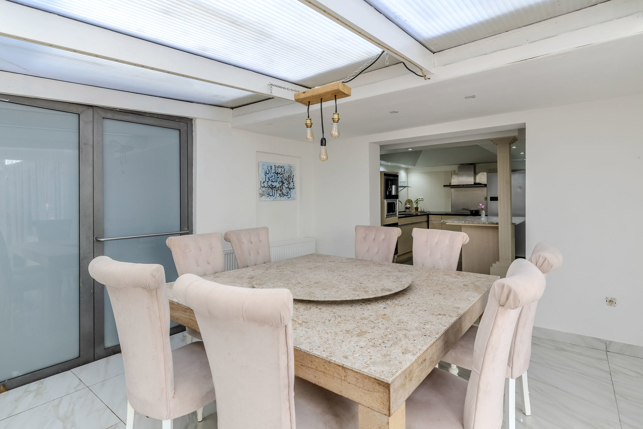 Ruime gerenoveerde woning met 5 slaapkamers en garage