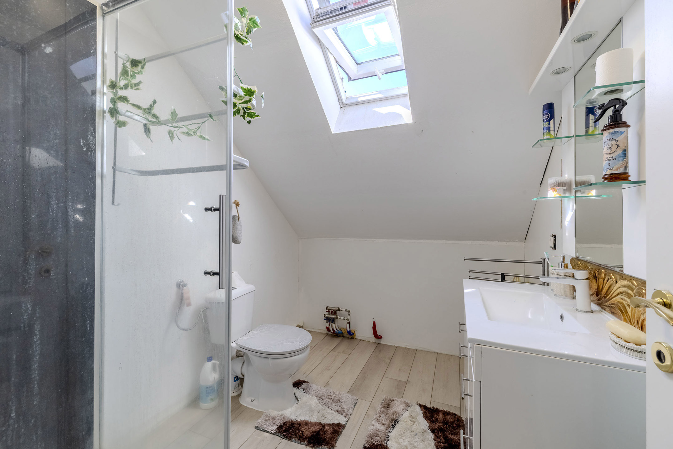 Ruime gerenoveerde woning met 5 slaapkamers en garage