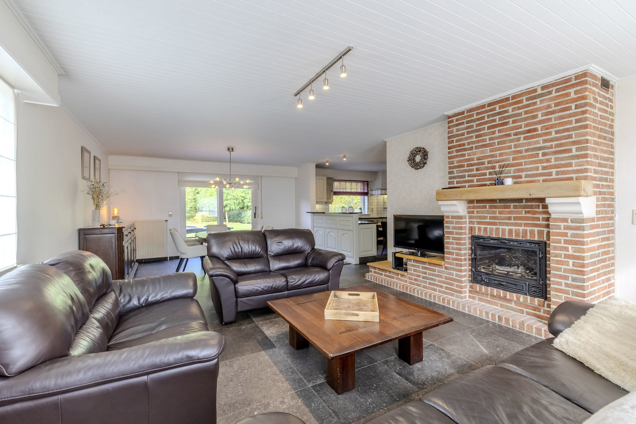 Instapklare woning op 1.440 m² in centrum Oostmalle!