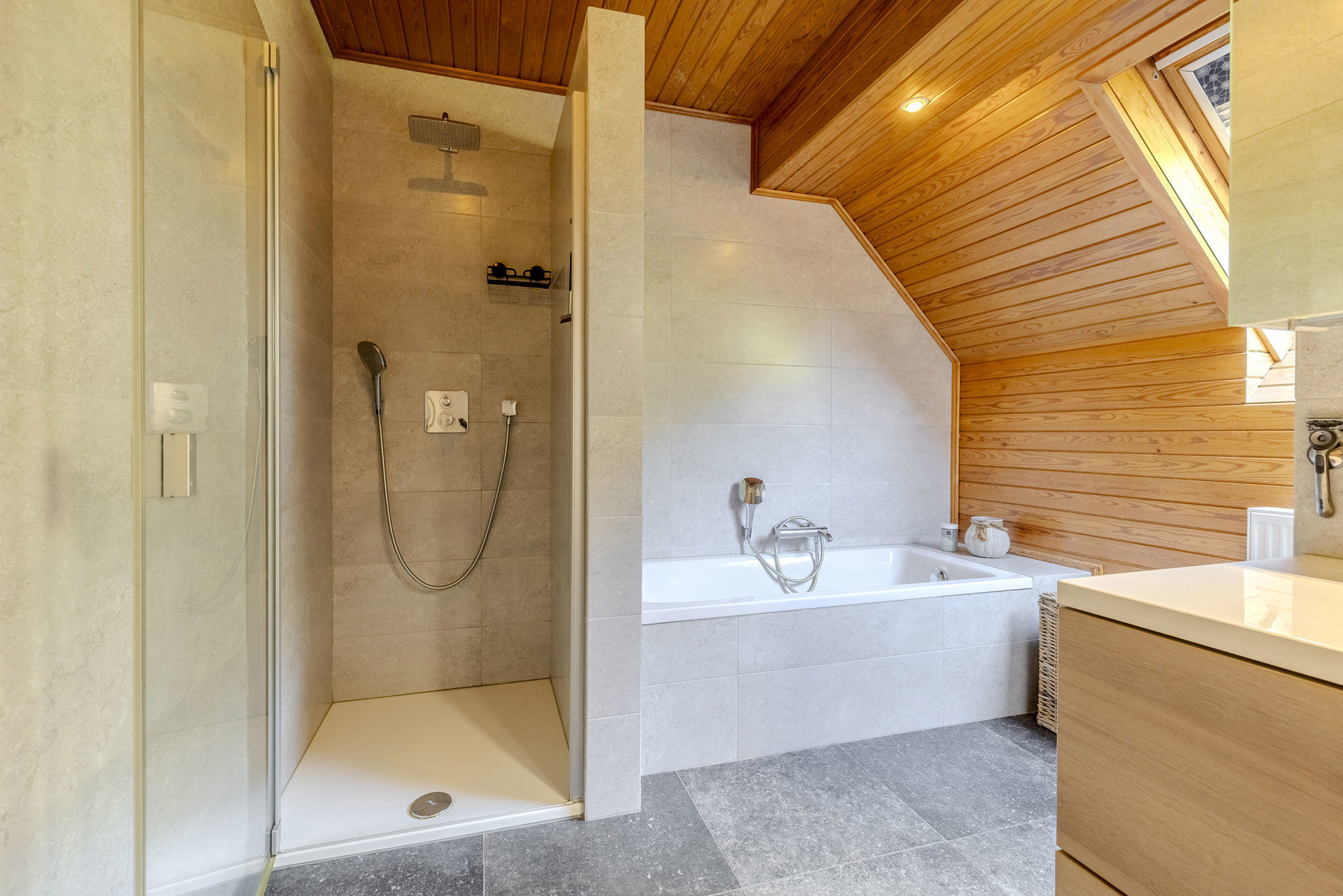 Instapklare woning op 1.440 m² in centrum Oostmalle!