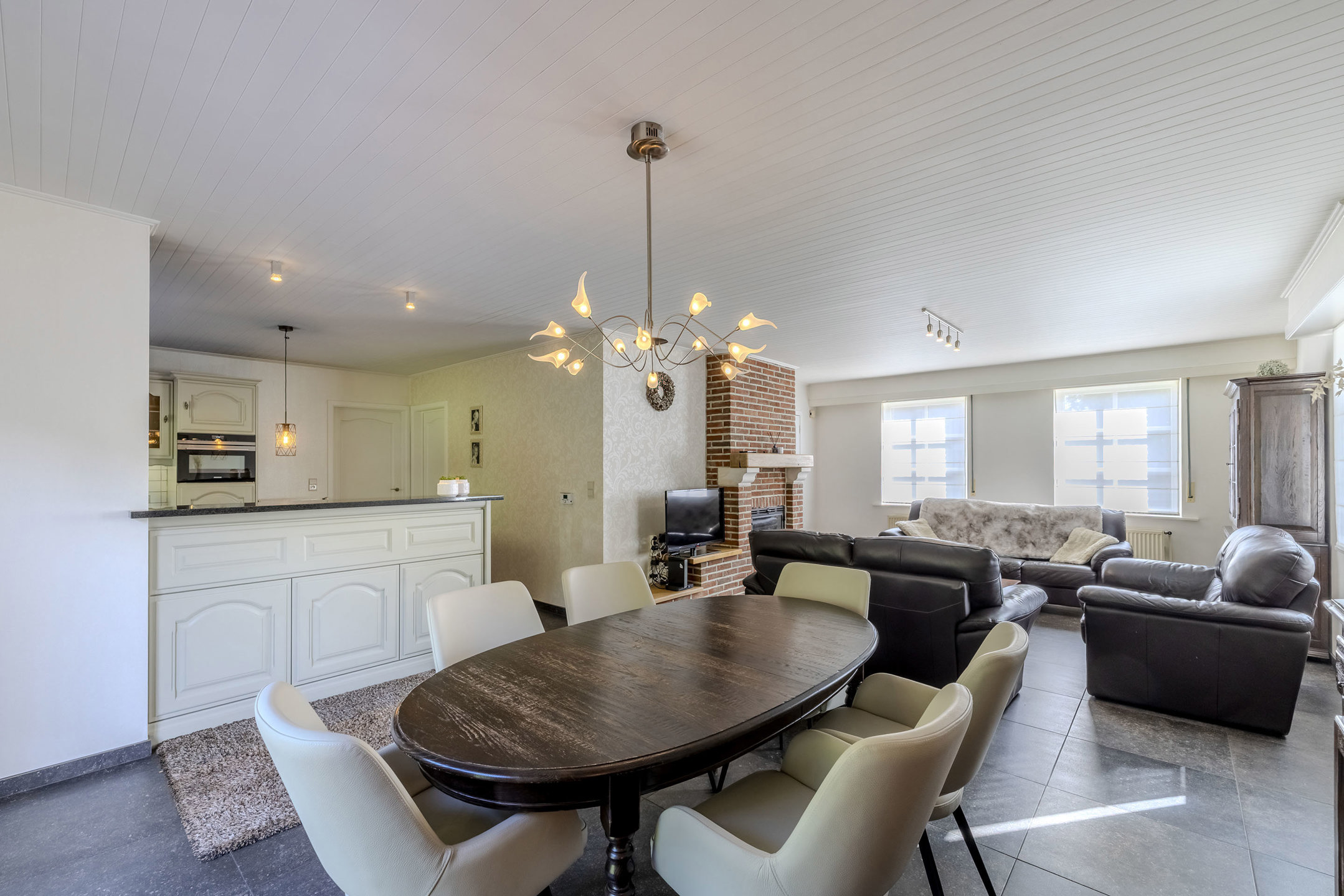 Instapklare woning op 1.440 m² in centrum Oostmalle!