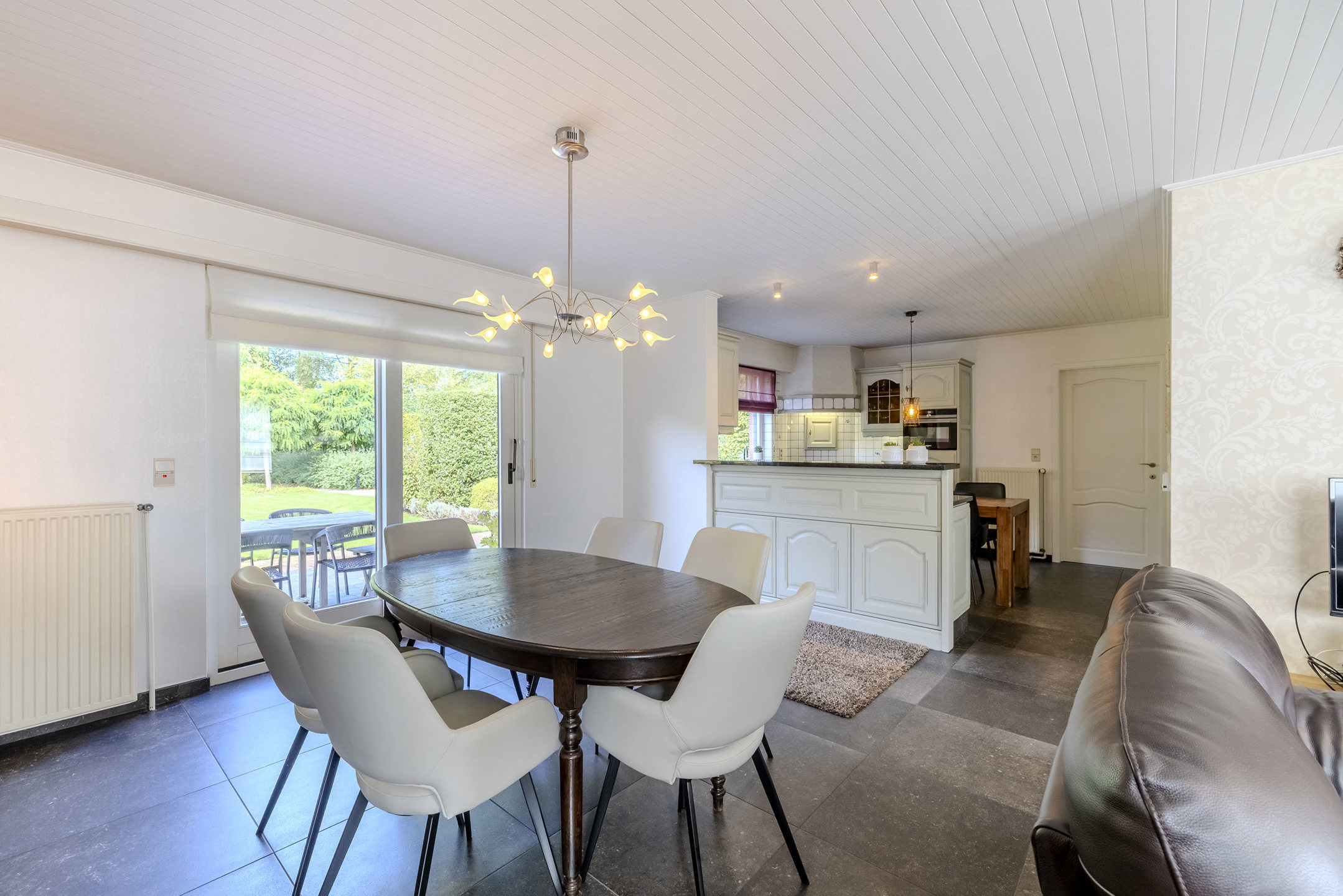 Instapklare woning op 1.440 m² in centrum Oostmalle!