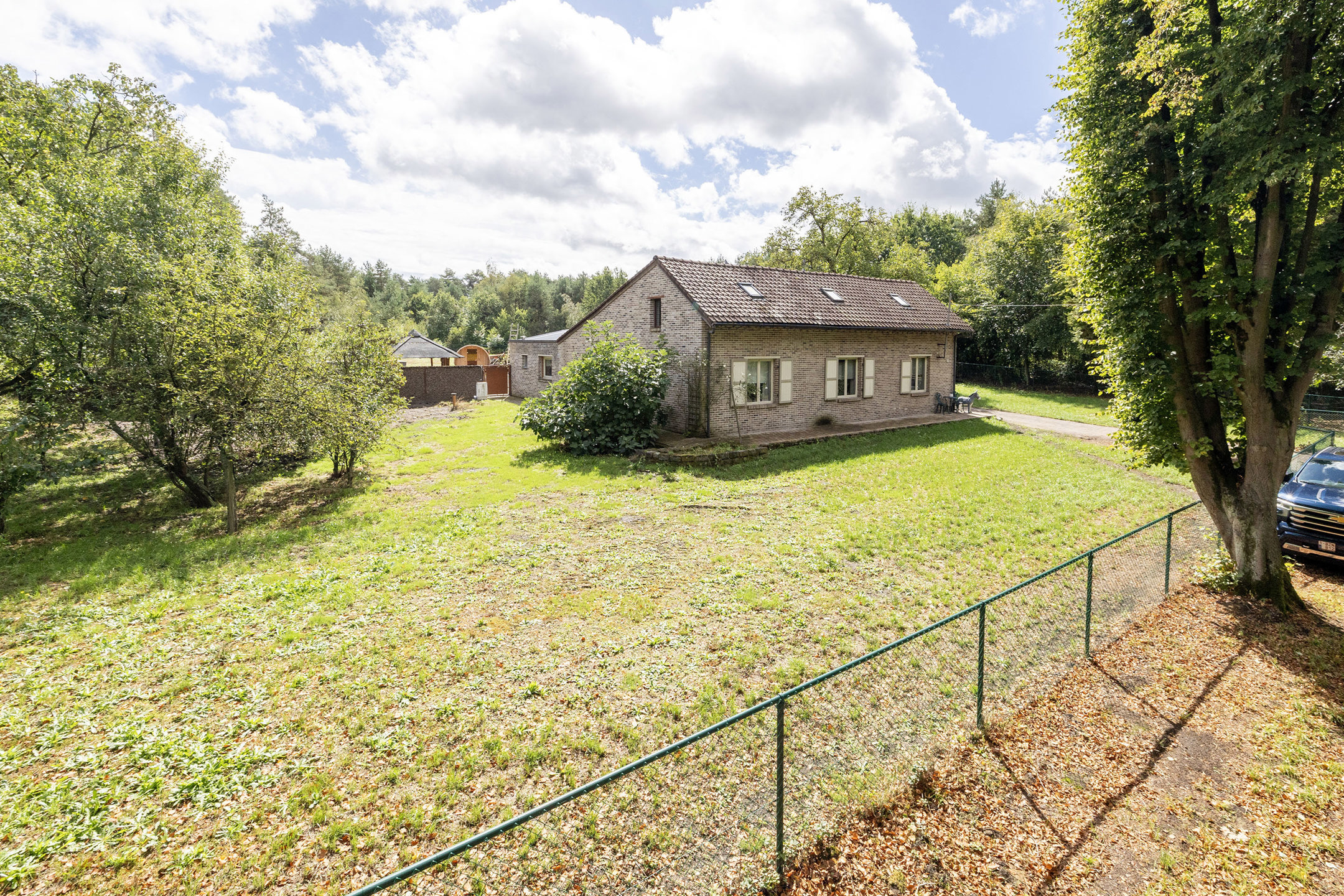 Ruime woning met vergunde loods 660 m² in Herentals!