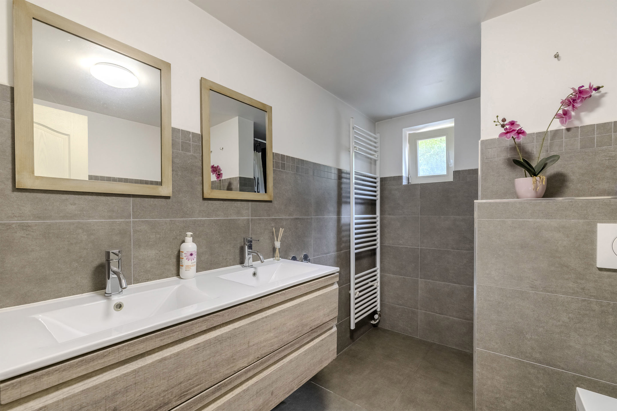 Ruime woning met vergunde loods 660 m² in Herentals!