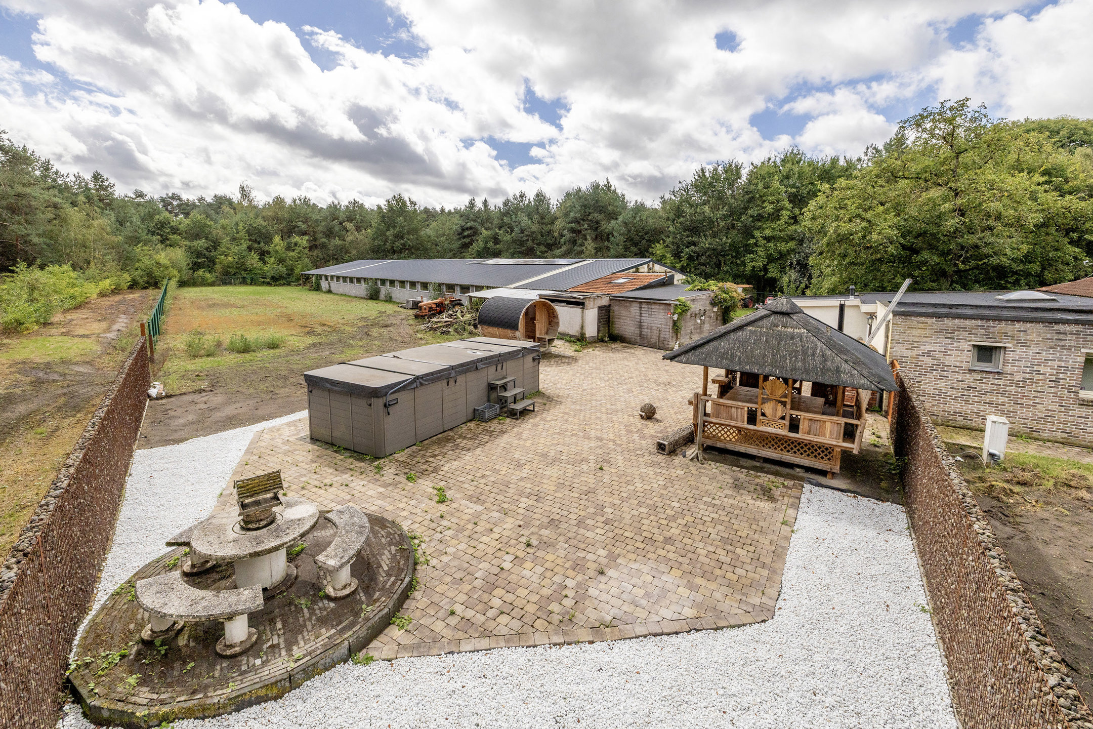 Ruime woning met vergunde loods 660 m² in Herentals!