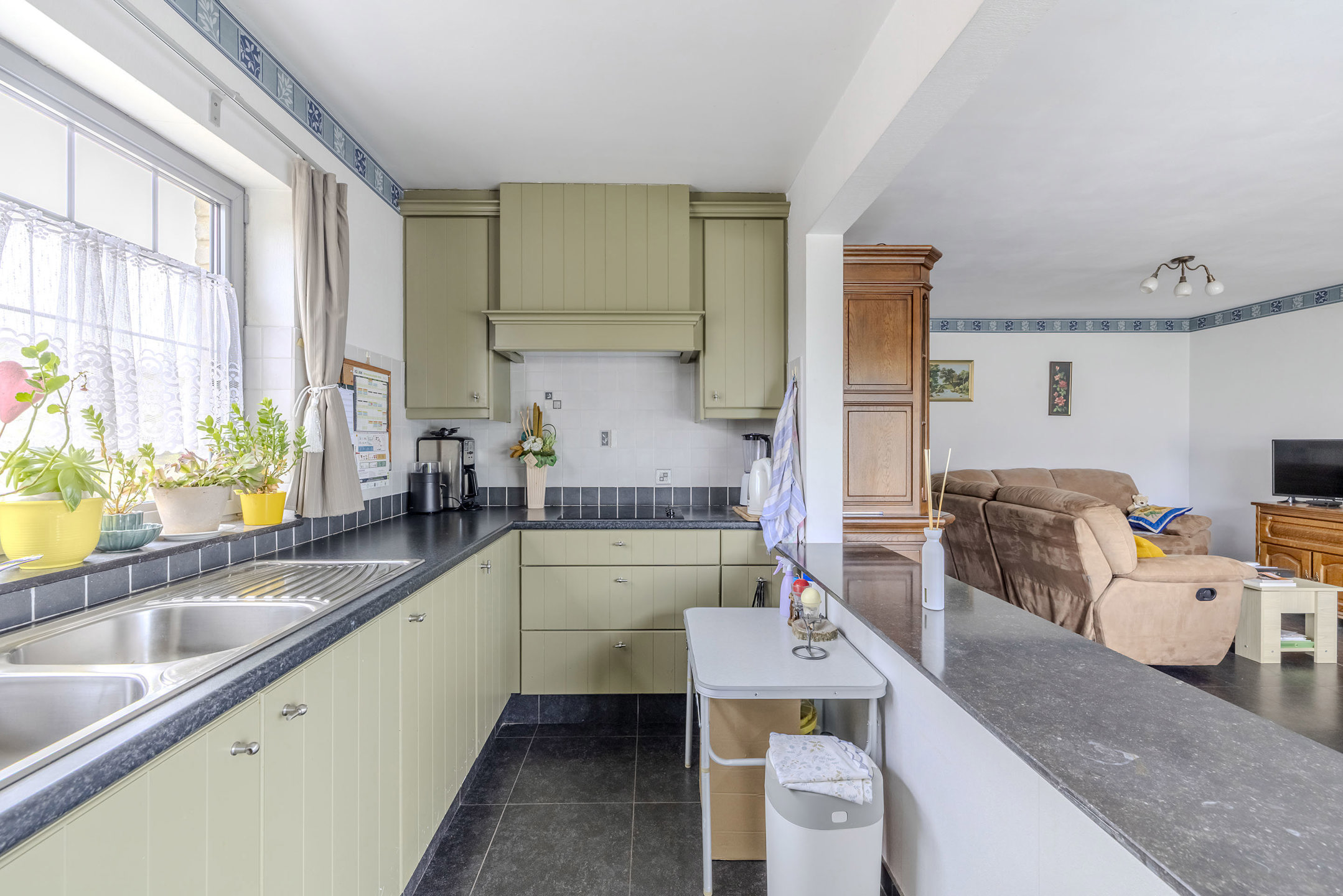 Verhuurd appartement met ruim terras, 2 slaapkamers & garage
