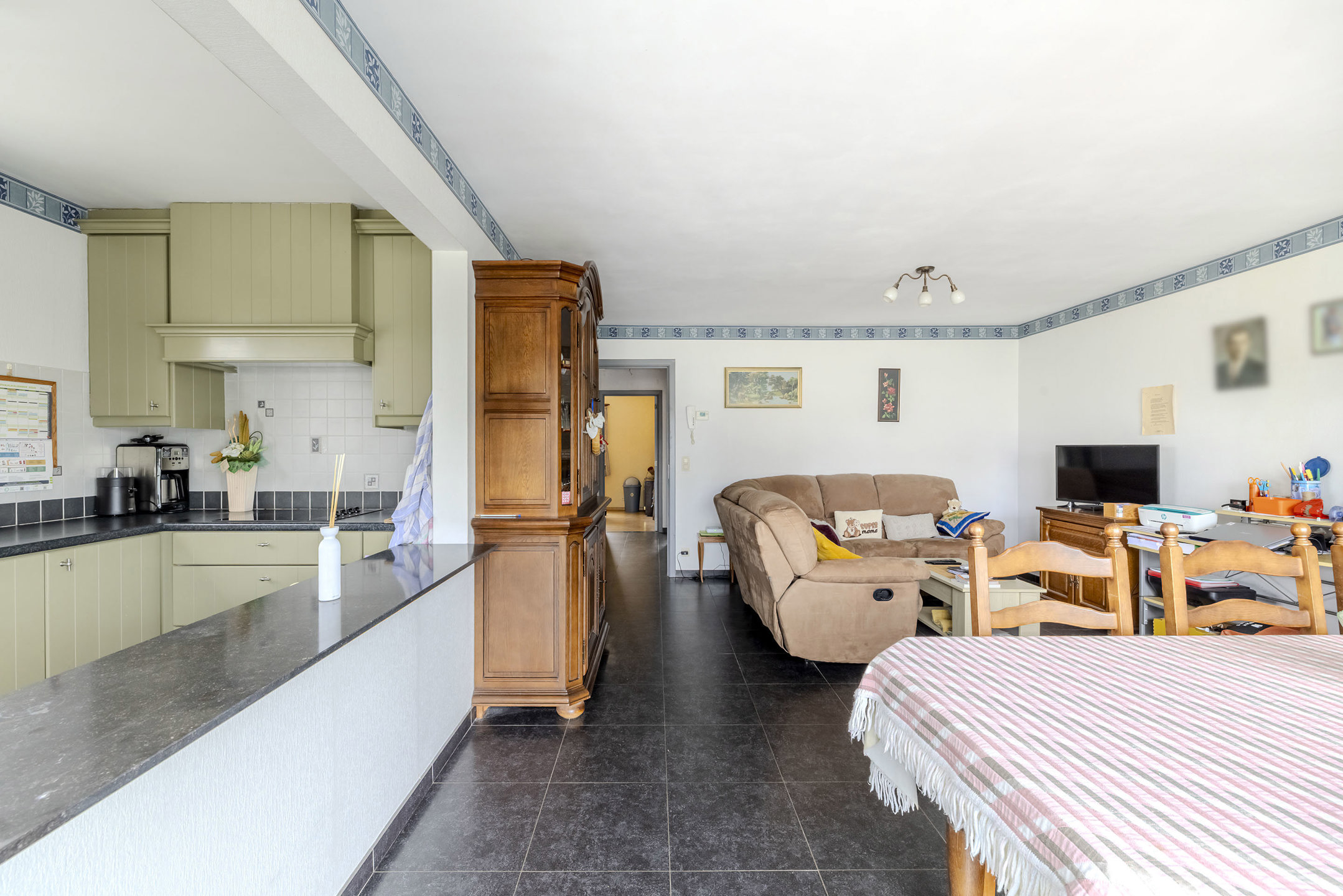 Verhuurd appartement met ruim terras, 2 slaapkamers & garage